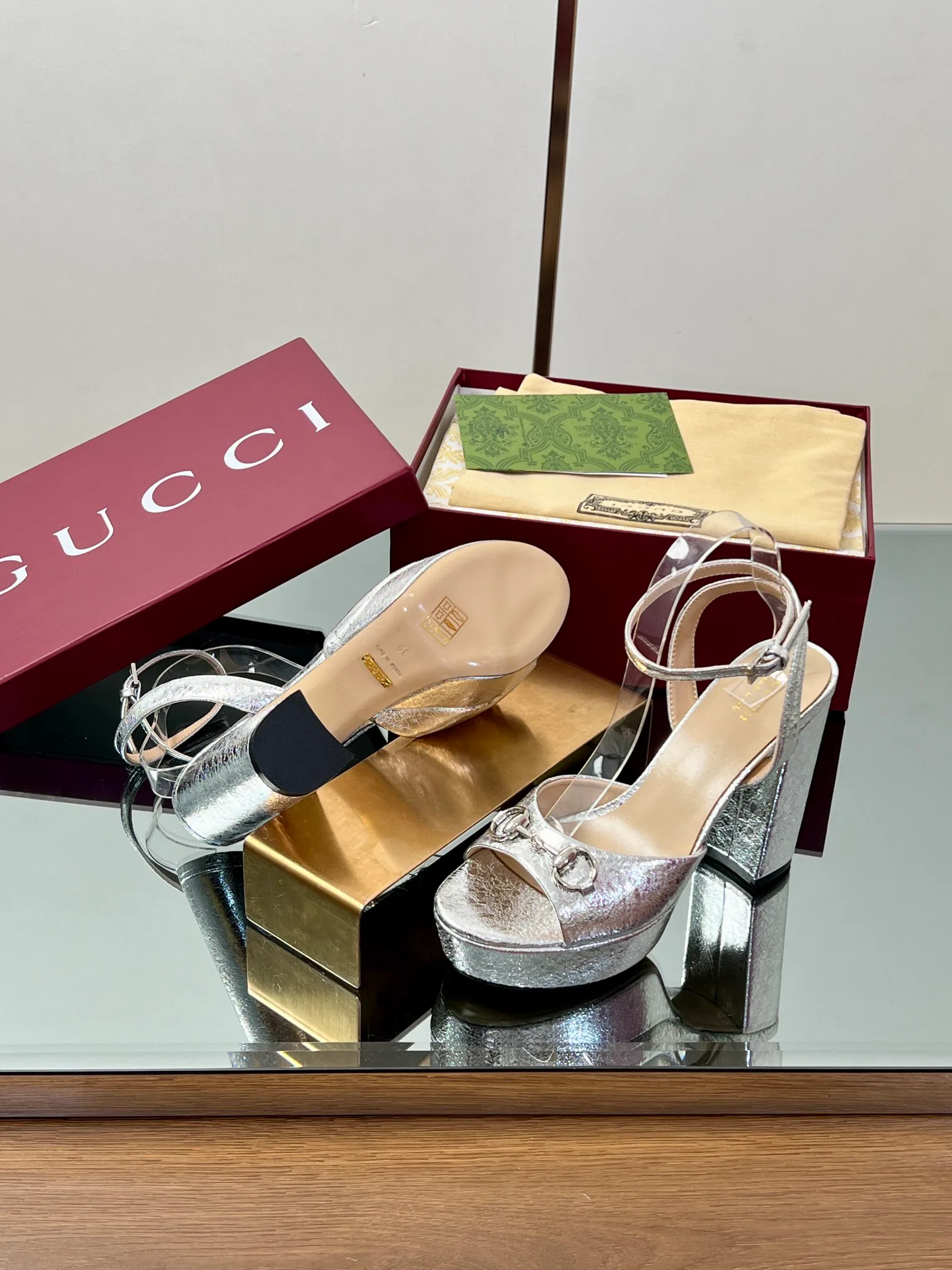 Босоножки Женские Gucci 11616308