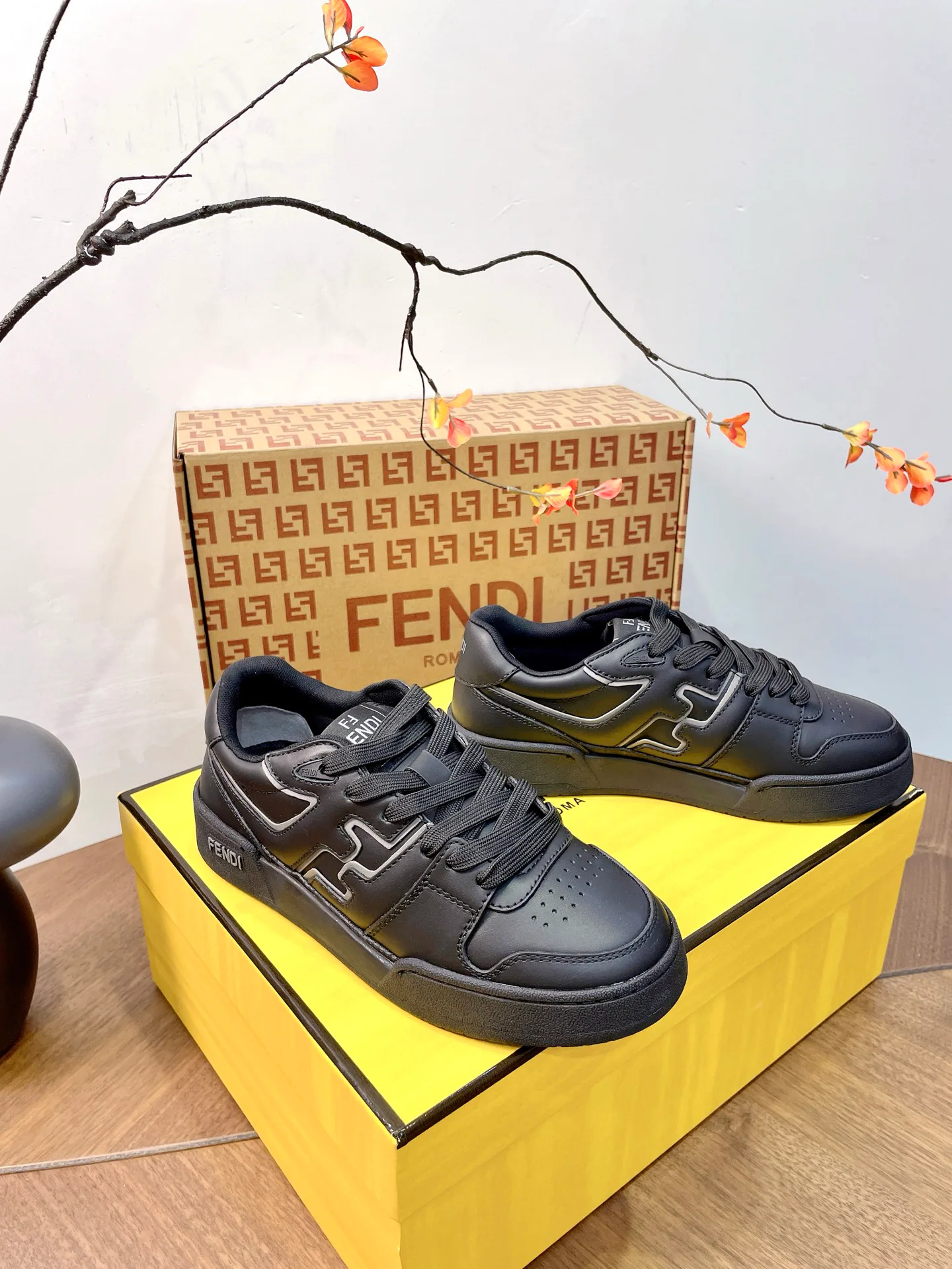 Кроссовки Женские Fendi 17957317