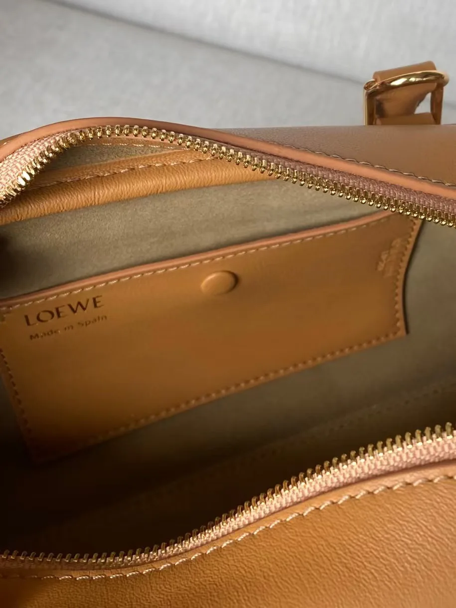 Классические Сумки Женские Loewe 1889778