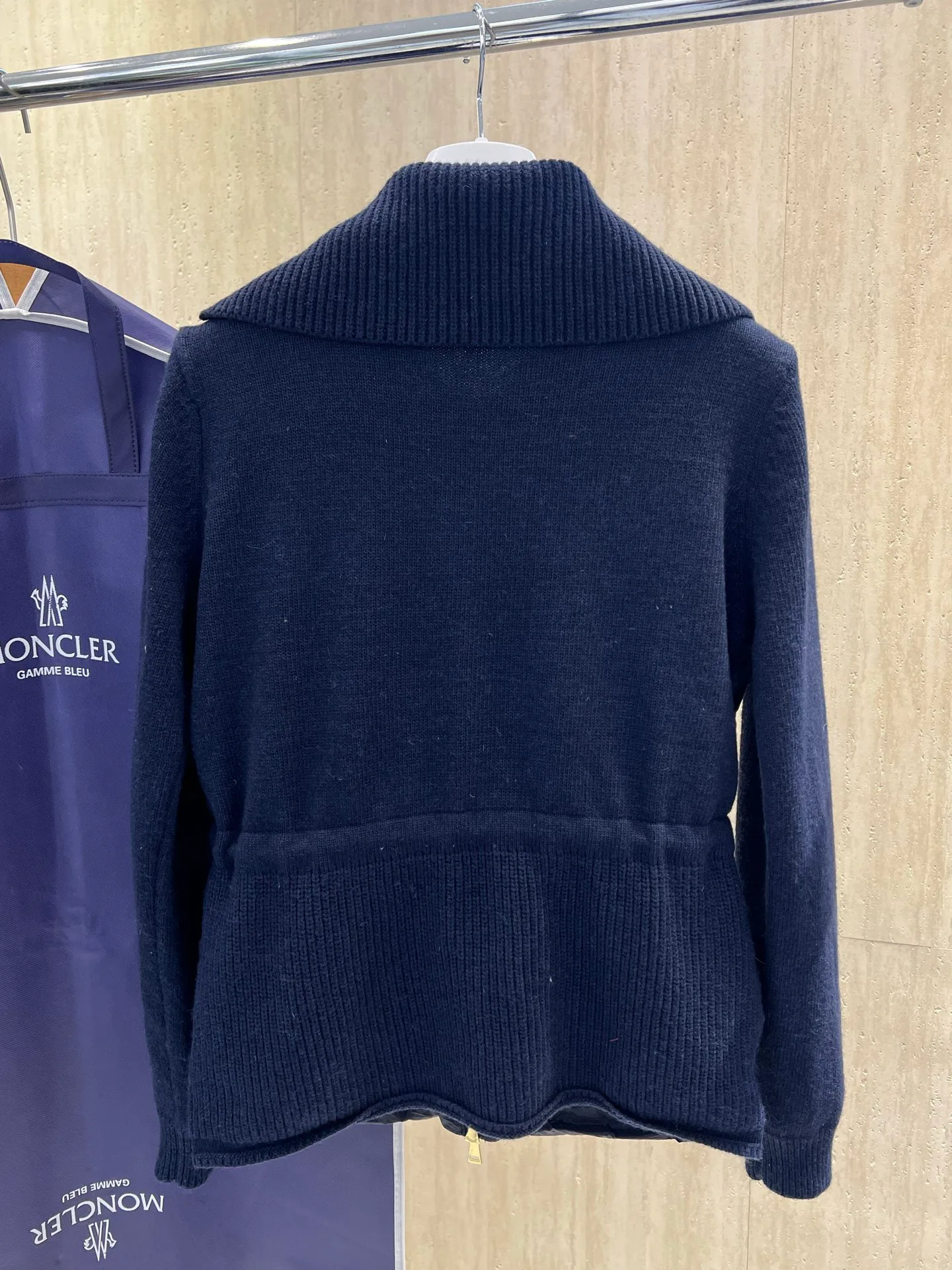 Куртки И Пуховики Женские Moncler 19185292