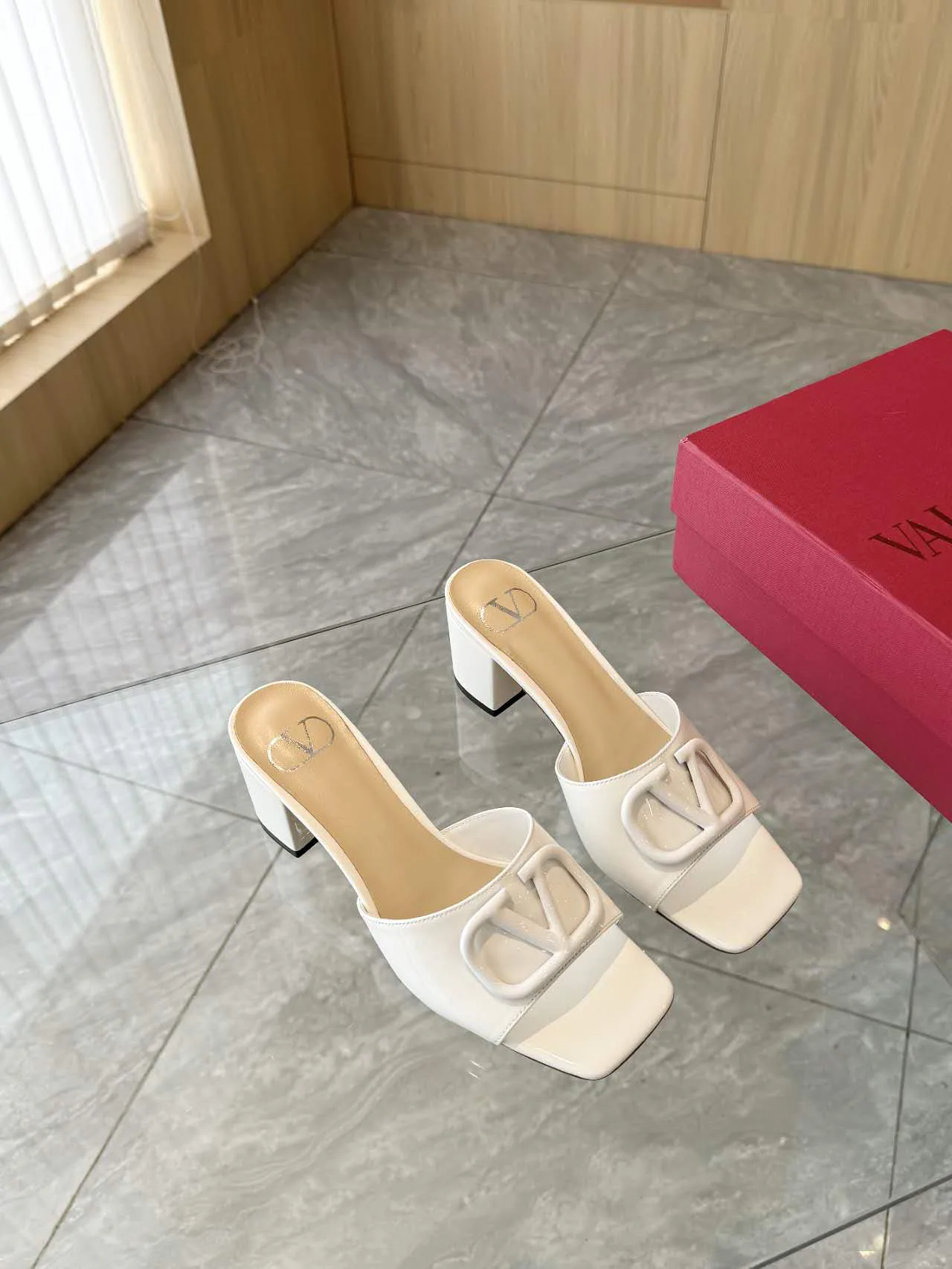 Босоножки Женские Valentino 11602187