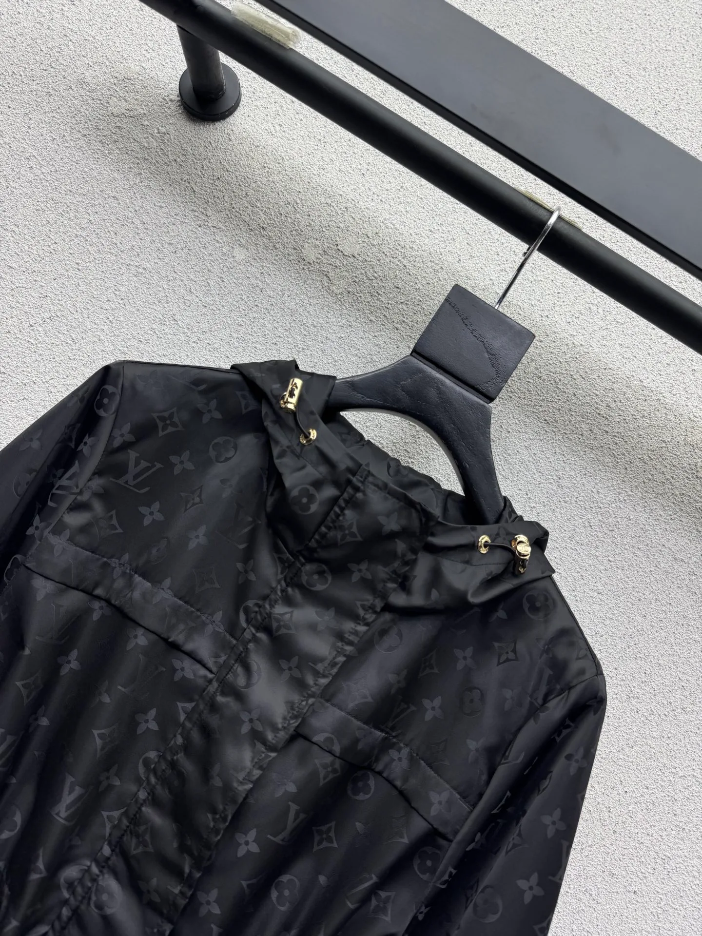 Куртки И Пуховики Женские Louis Vuitton 18640076