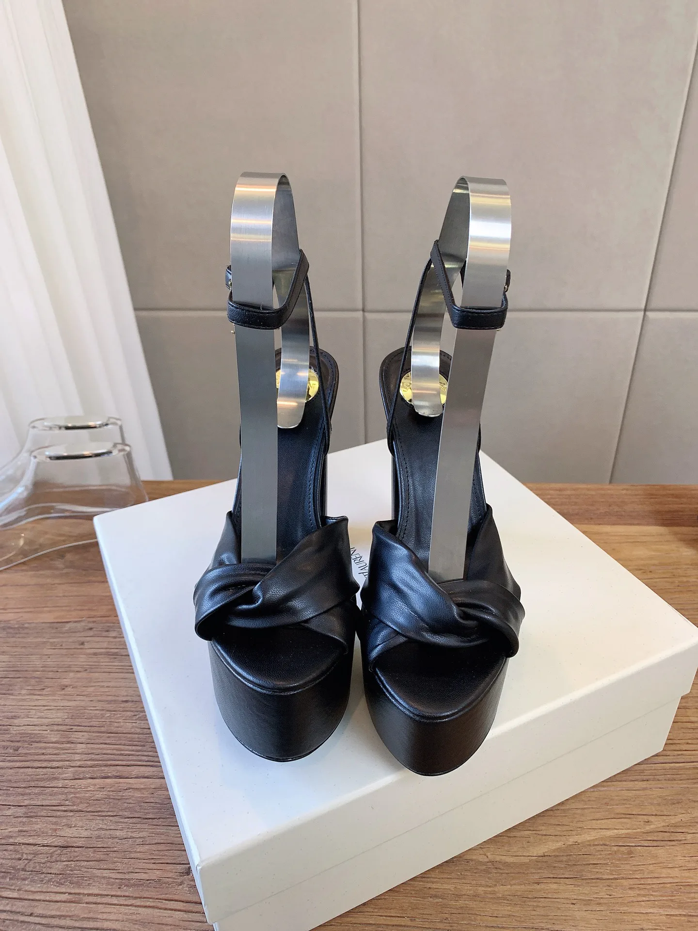 Босоножки Женские Saint Laurent 18365386
