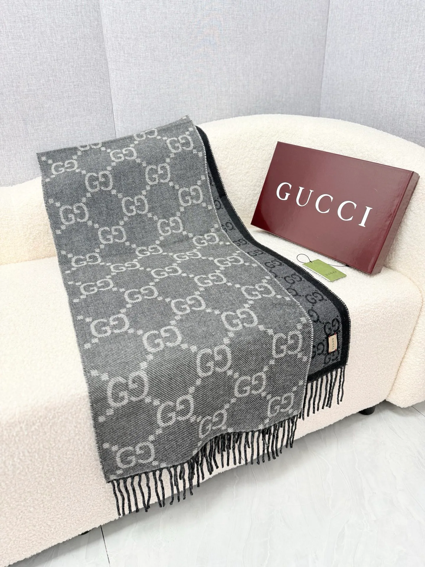 Шарфы Gucci 18322346