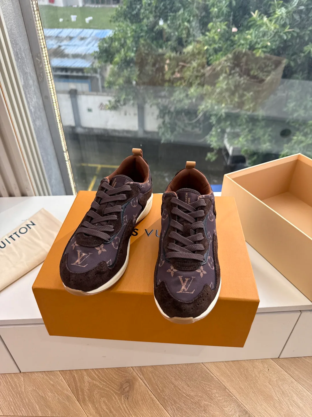 Кроссовки Женские Louis Vuitton 18053497