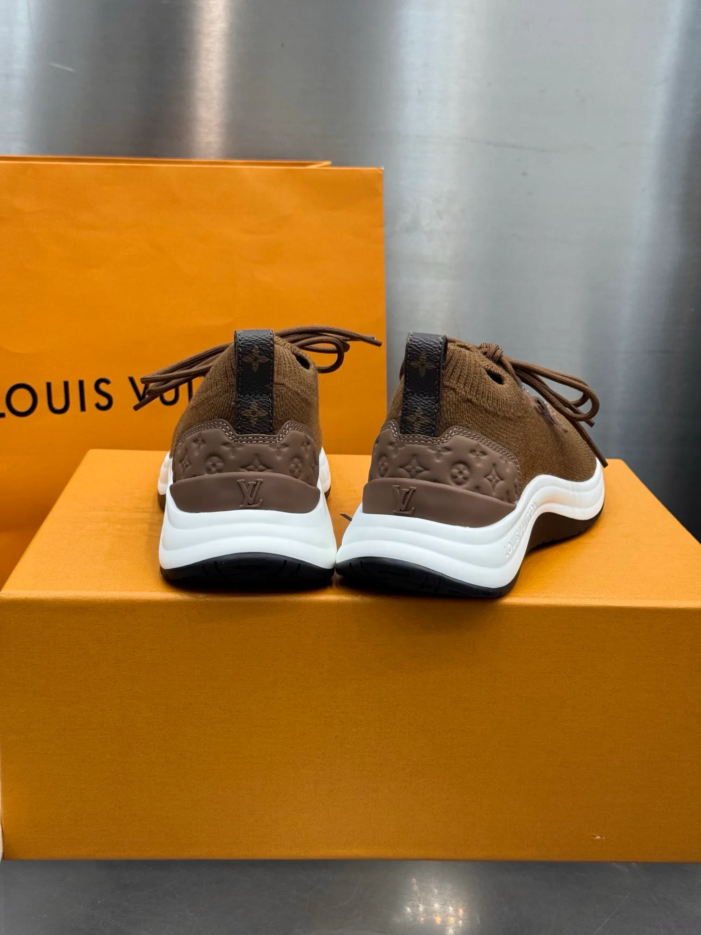 Кроссовки Женские Louis Vuitton 18202470