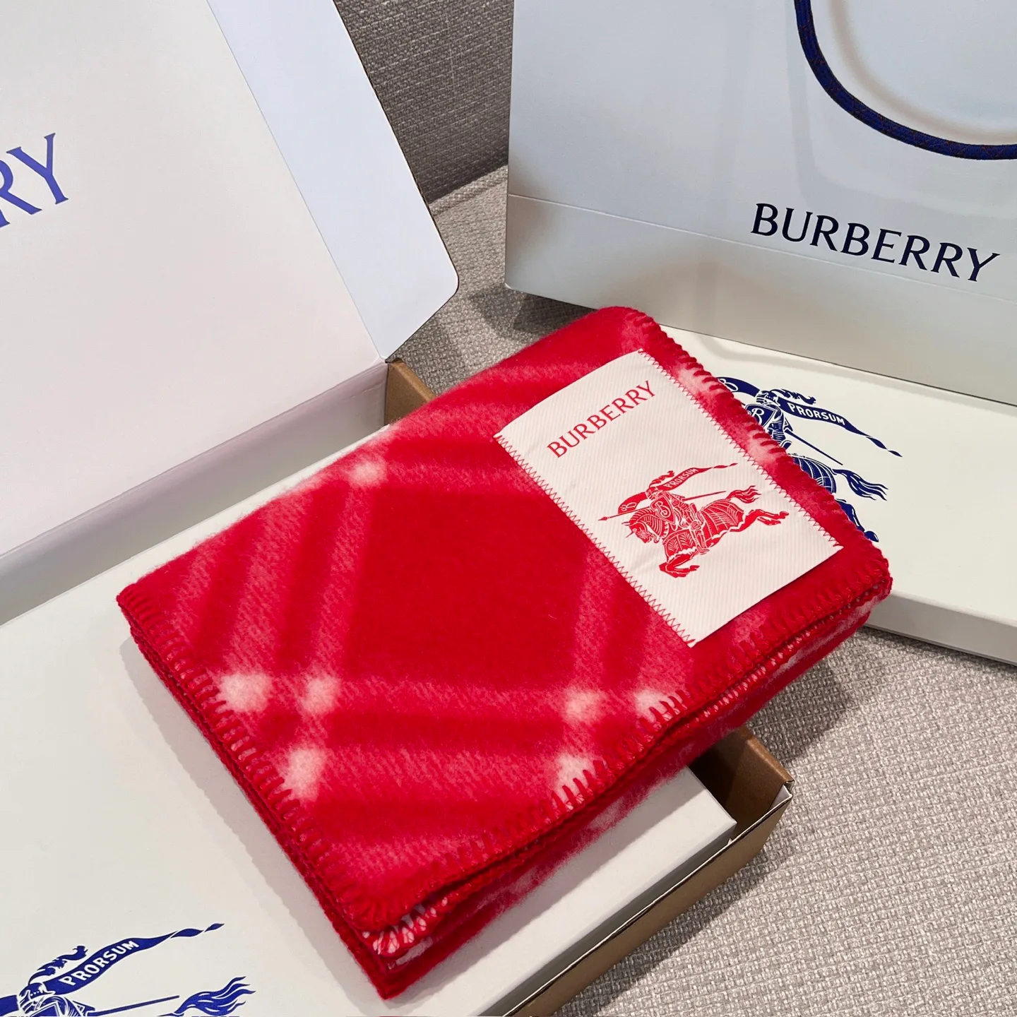 Шарфы Burberry 17945203