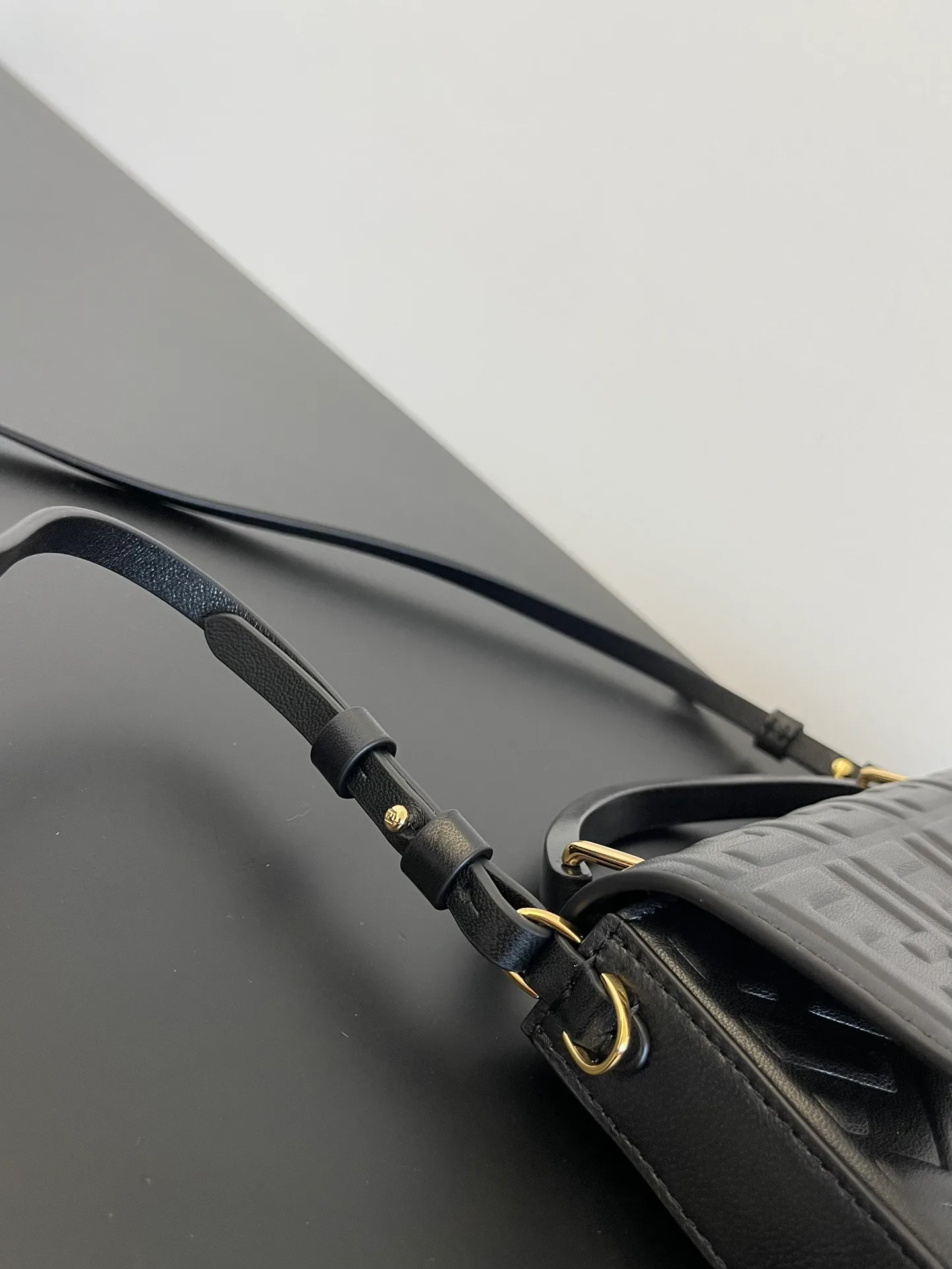 Сумки На Ремне Женские Fendi 13234529