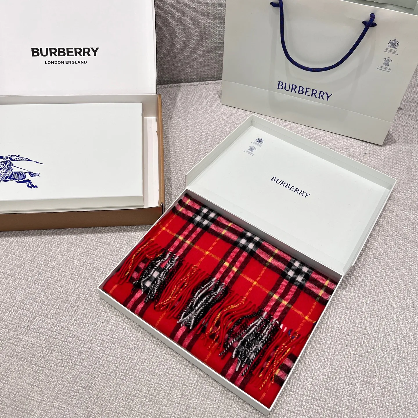 Шарфы Burberry 17945468