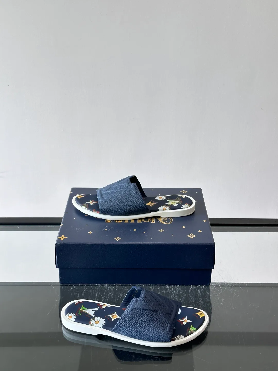 Шлепанцы Женские Louis Vuitton 17162802