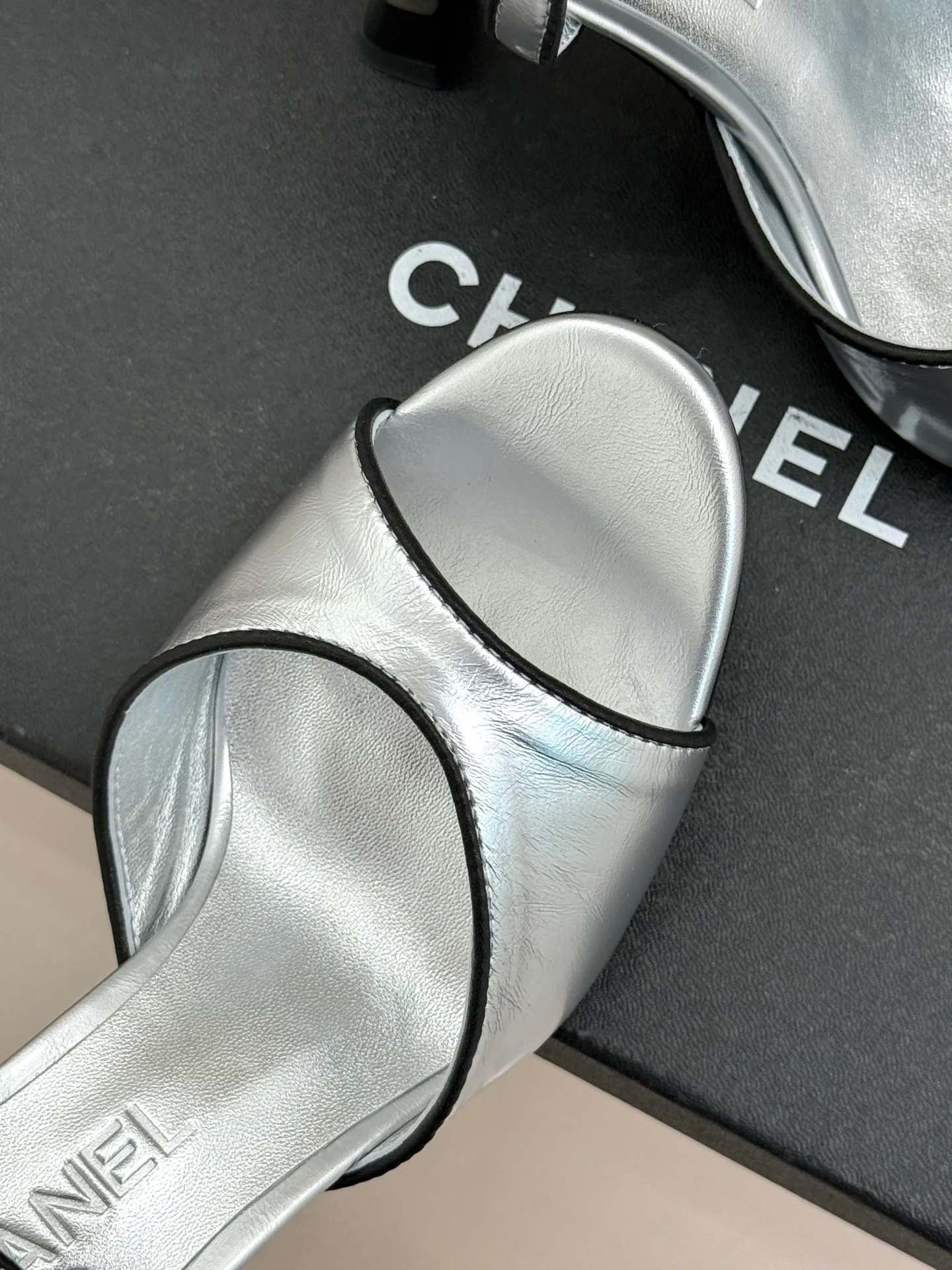 Босоножки Женские Chanel 11642189