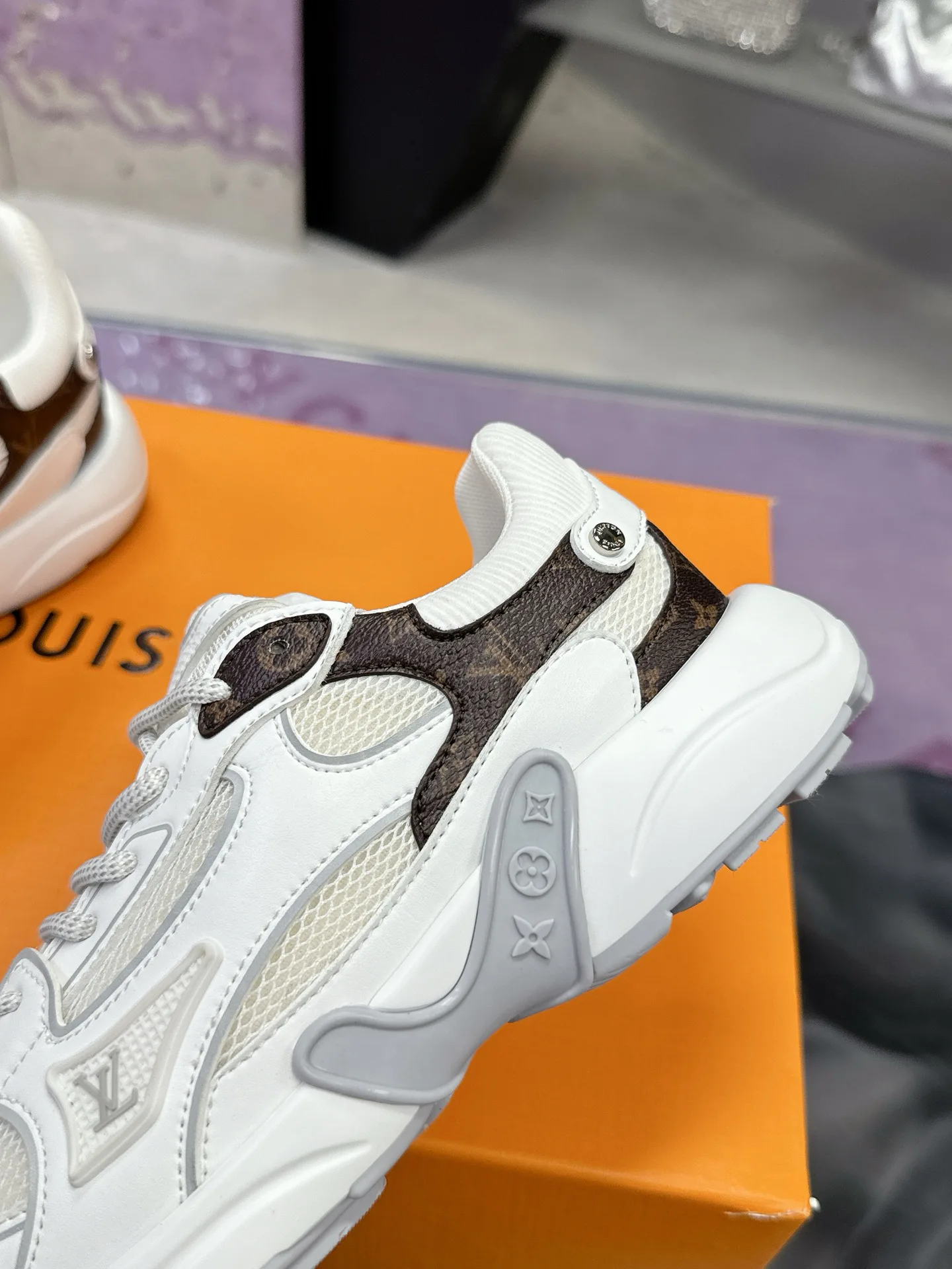Кроссовки Женские Louis Vuitton 17530431