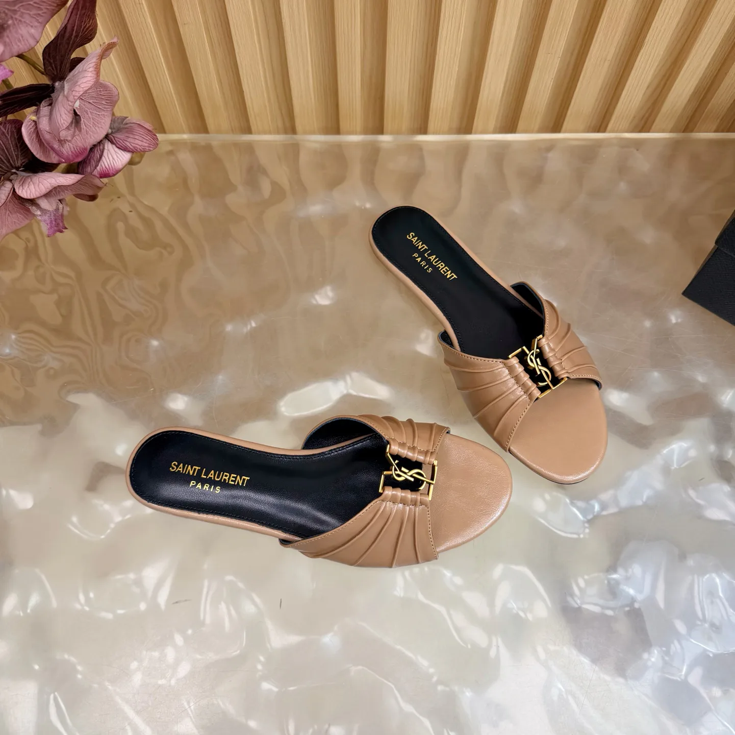 Шлепанцы Женские Saint Laurent 12859207