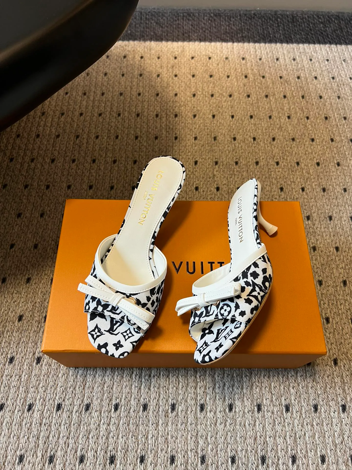 Босоножки Женские Louis Vuitton 12615426