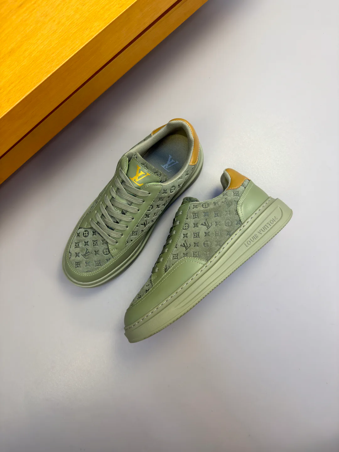 Кроссовки Женские Louis Vuitton 17765803