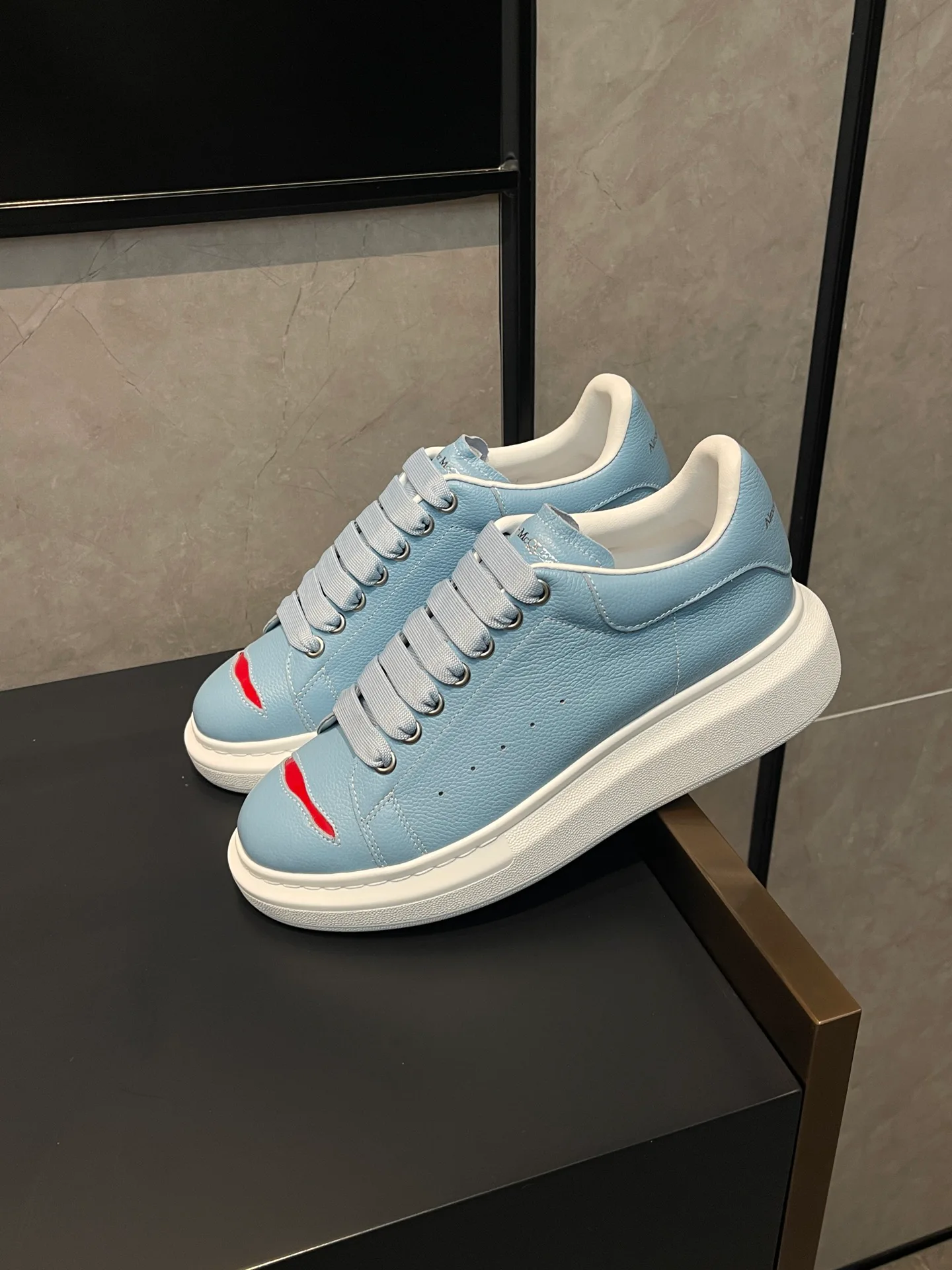 Кроссовки Женские Alexander Mcqueen 18363939