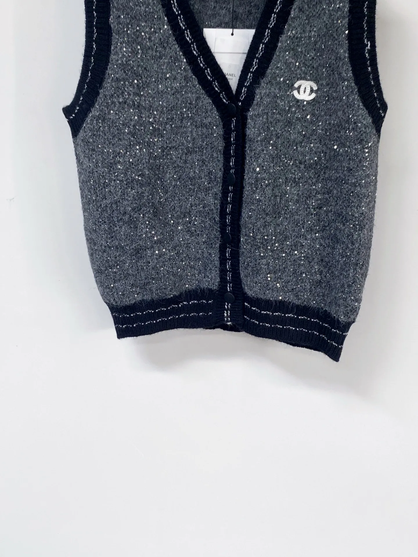 Жилеты Женские Chanel 18031374