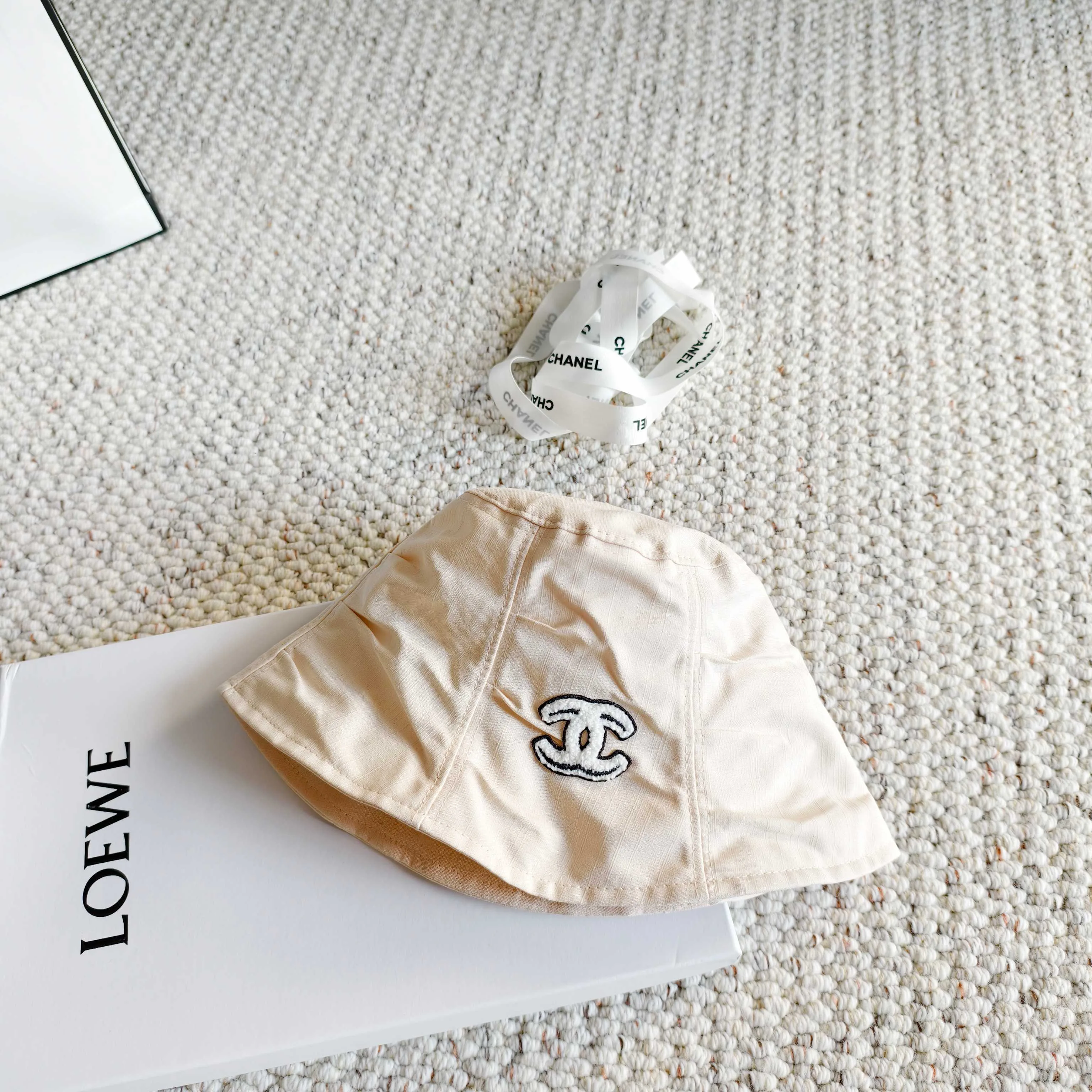 Головные Уборы Chanel 17498327