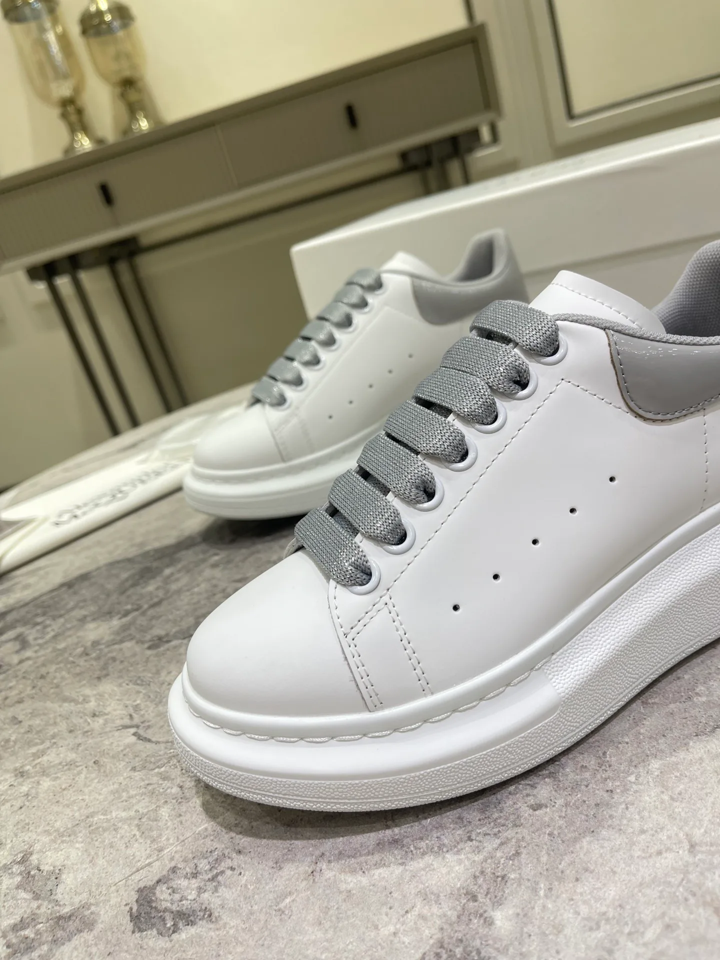 Кроссовки Женские Alexander Mcqueen 13287236