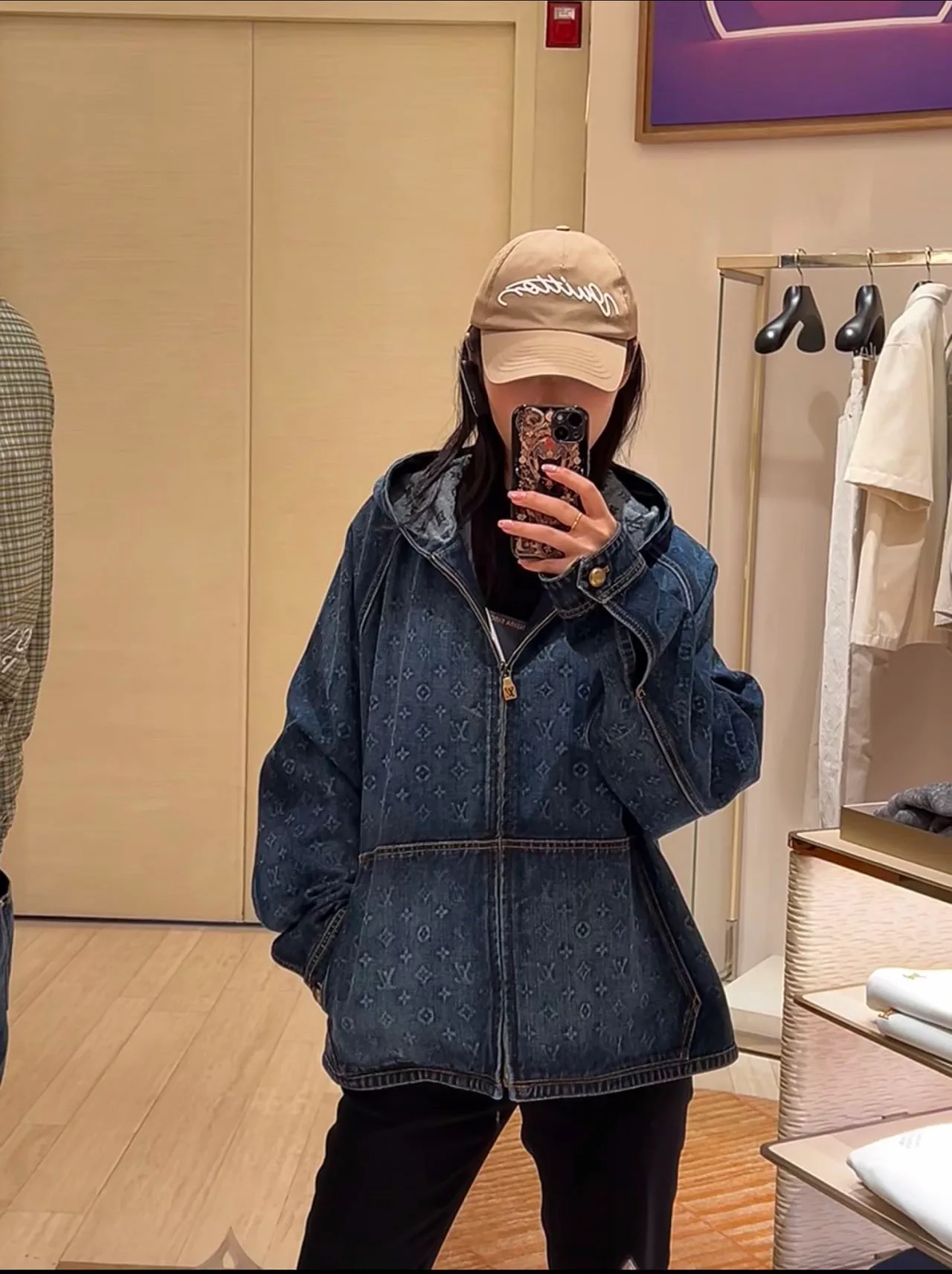 Куртки И Пуховики Женские Louis Vuitton 18348323