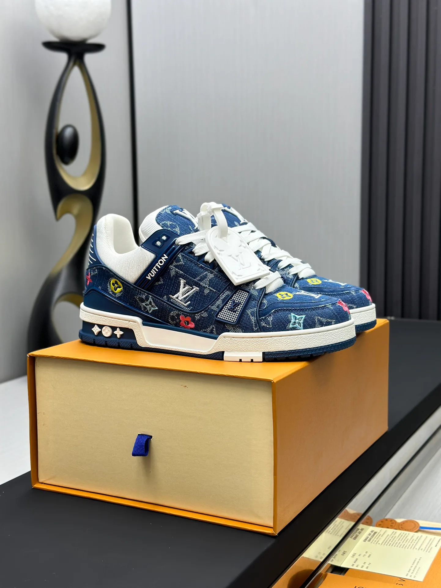 Кроссовки Женские Louis Vuitton 18743926