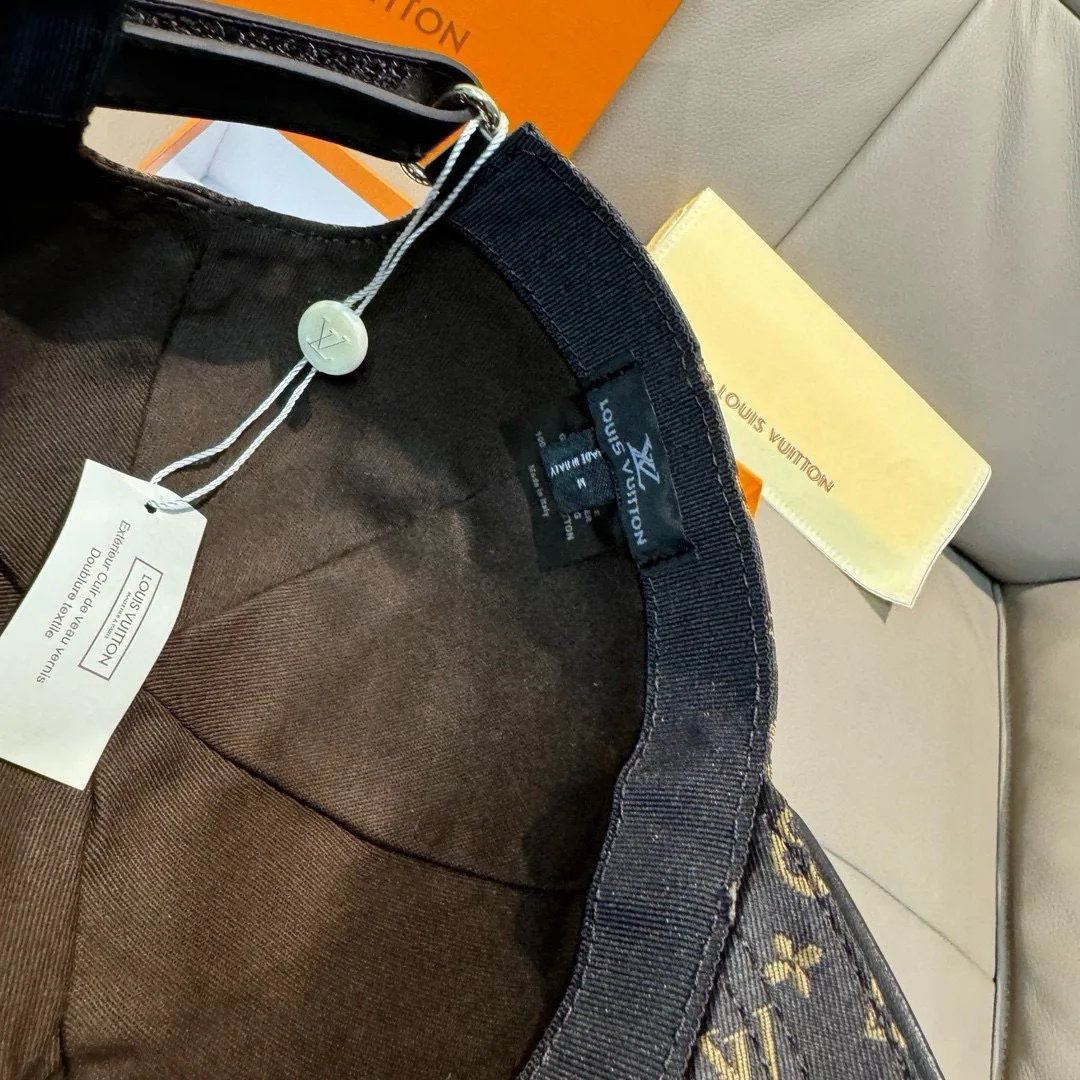 Головные Уборы Louis Vuitton 18347072