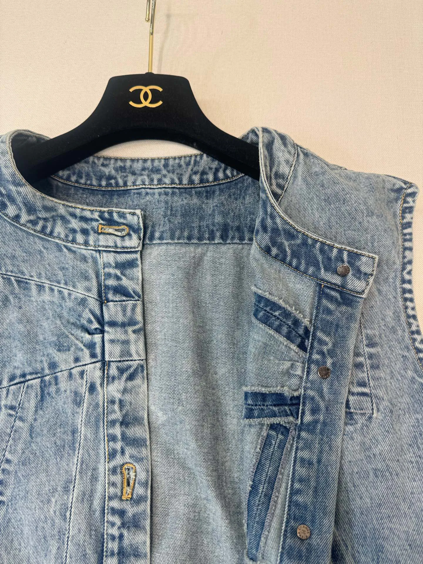 Жилеты Женские Chanel 11901053