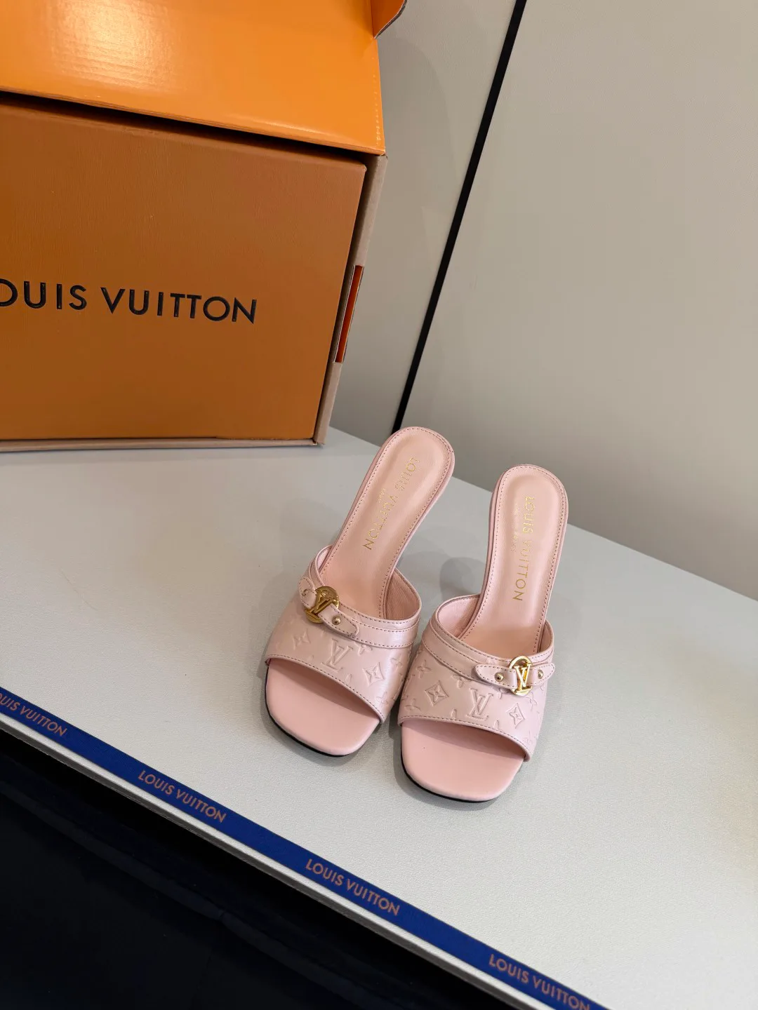 Босоножки Женские Louis Vuitton 1619371