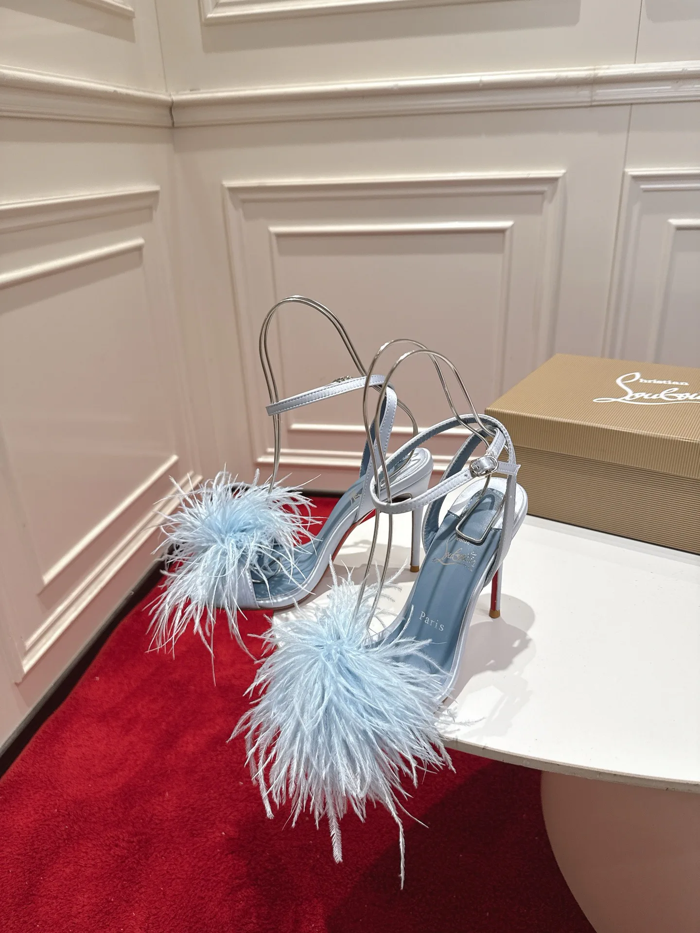 Туфли Женские Christian Louboutin 17057873