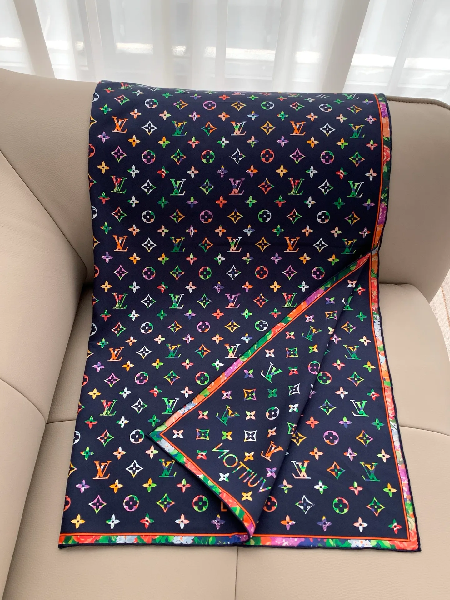 Платки Louis Vuitton 18476595