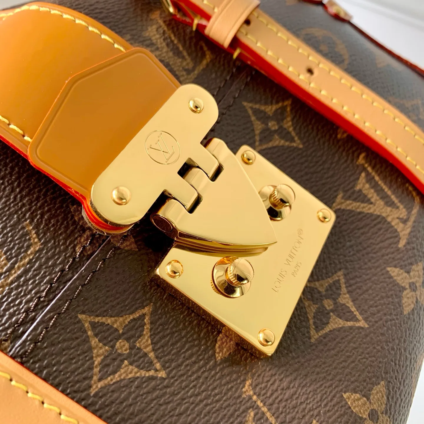 Классические Сумки Женские Louis Vuitton 18147462