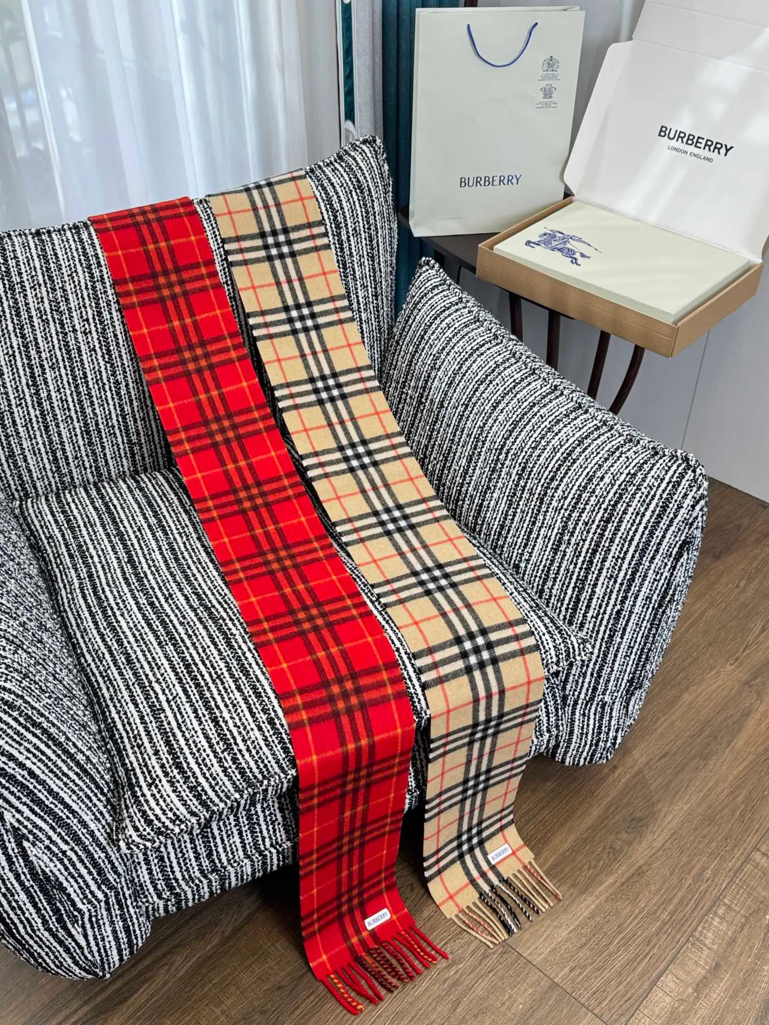 Шарфы Burberry 18287396