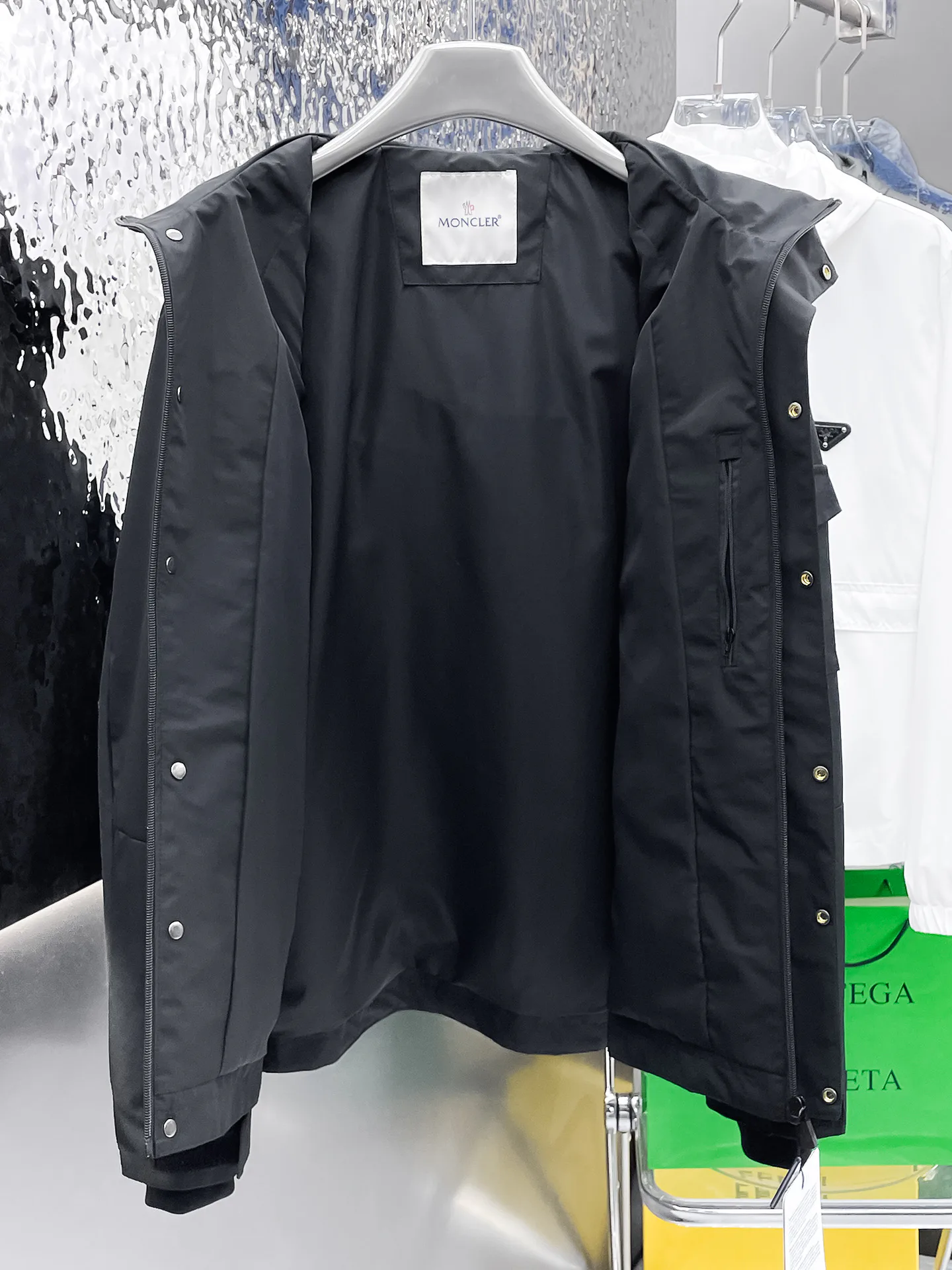 Куртки И Пуховики Мужские Moncler 9352360