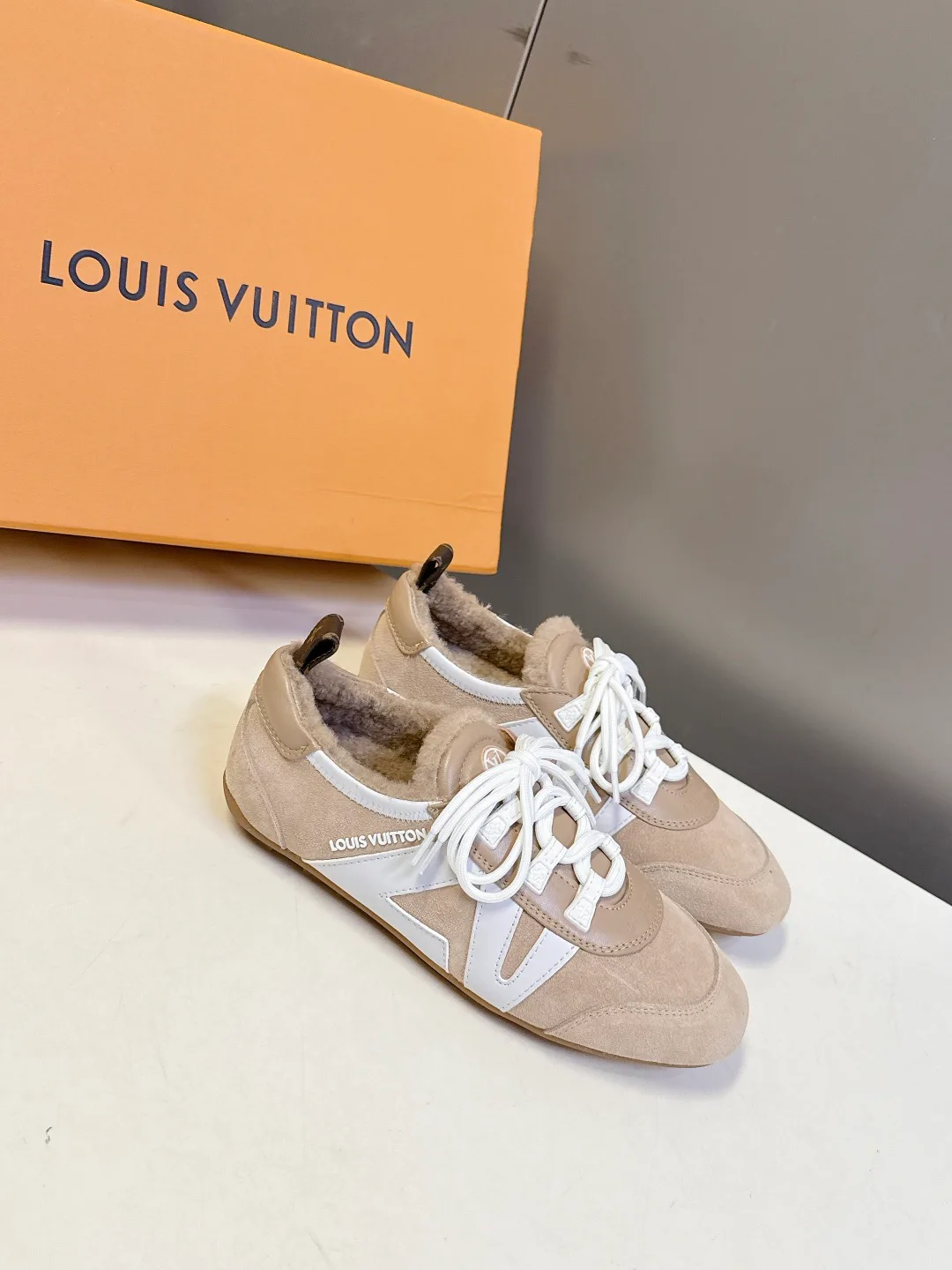Кроссовки Женские Louis Vuitton 19621864
