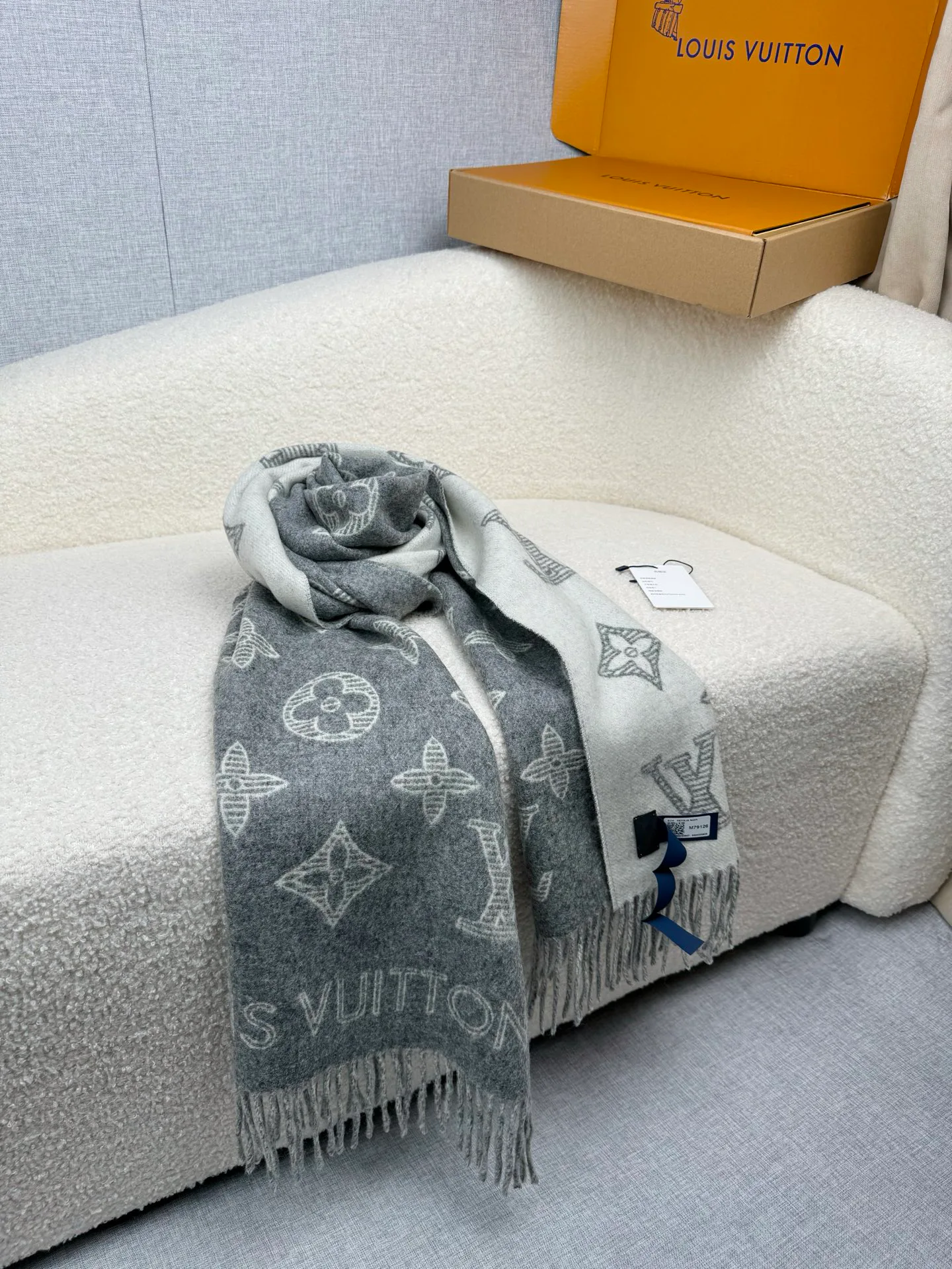Шарфы Louis Vuitton 18574630