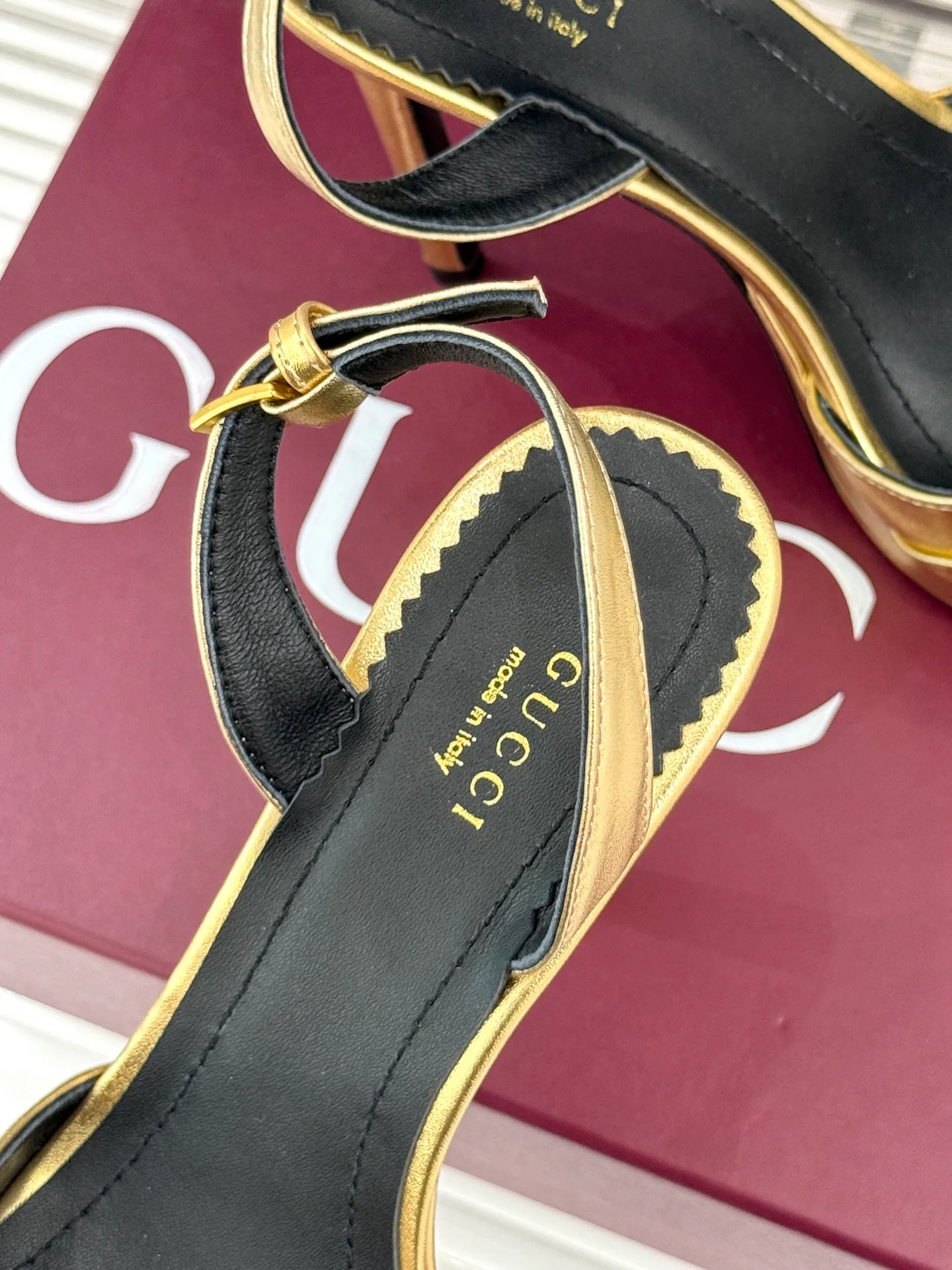 Босоножки Женские Gucci 17646535