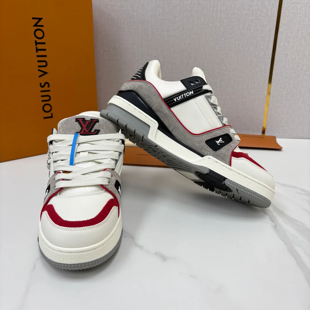 Кроссовки Женские Louis Vuitton 18668400