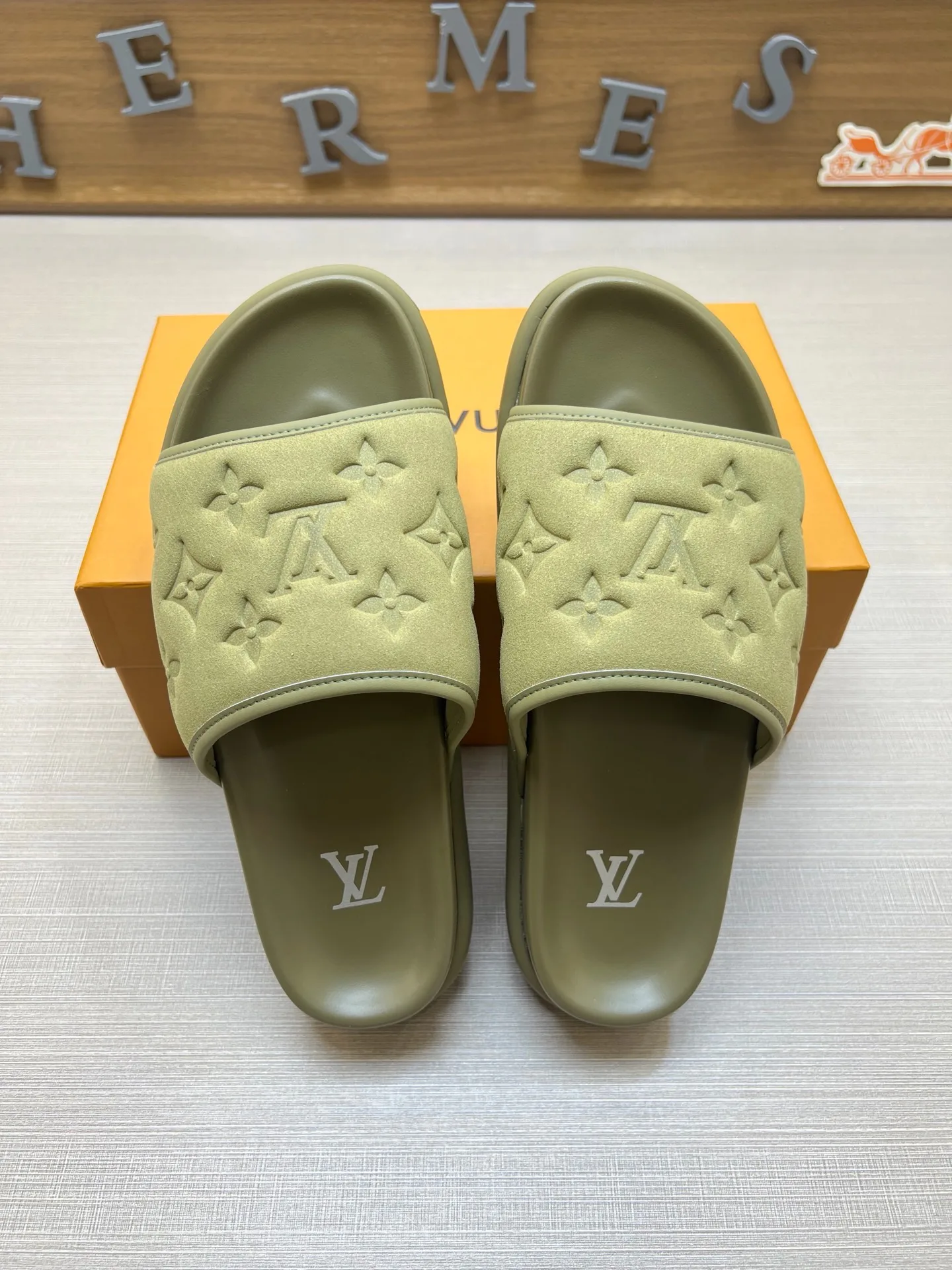 Шлепанцы Женские Louis Vuitton 18011814