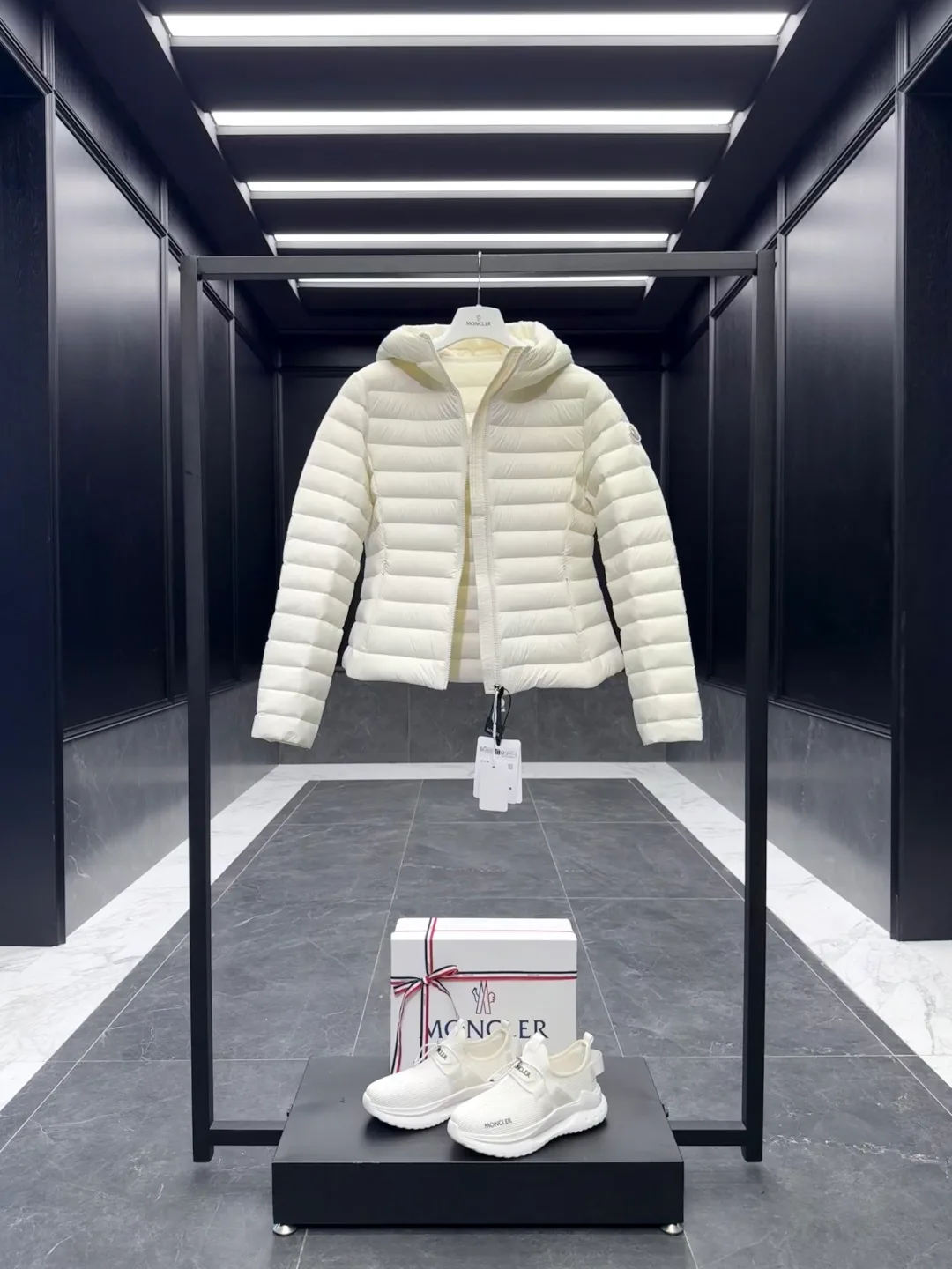Куртки И Пуховики Женские Moncler 18129793