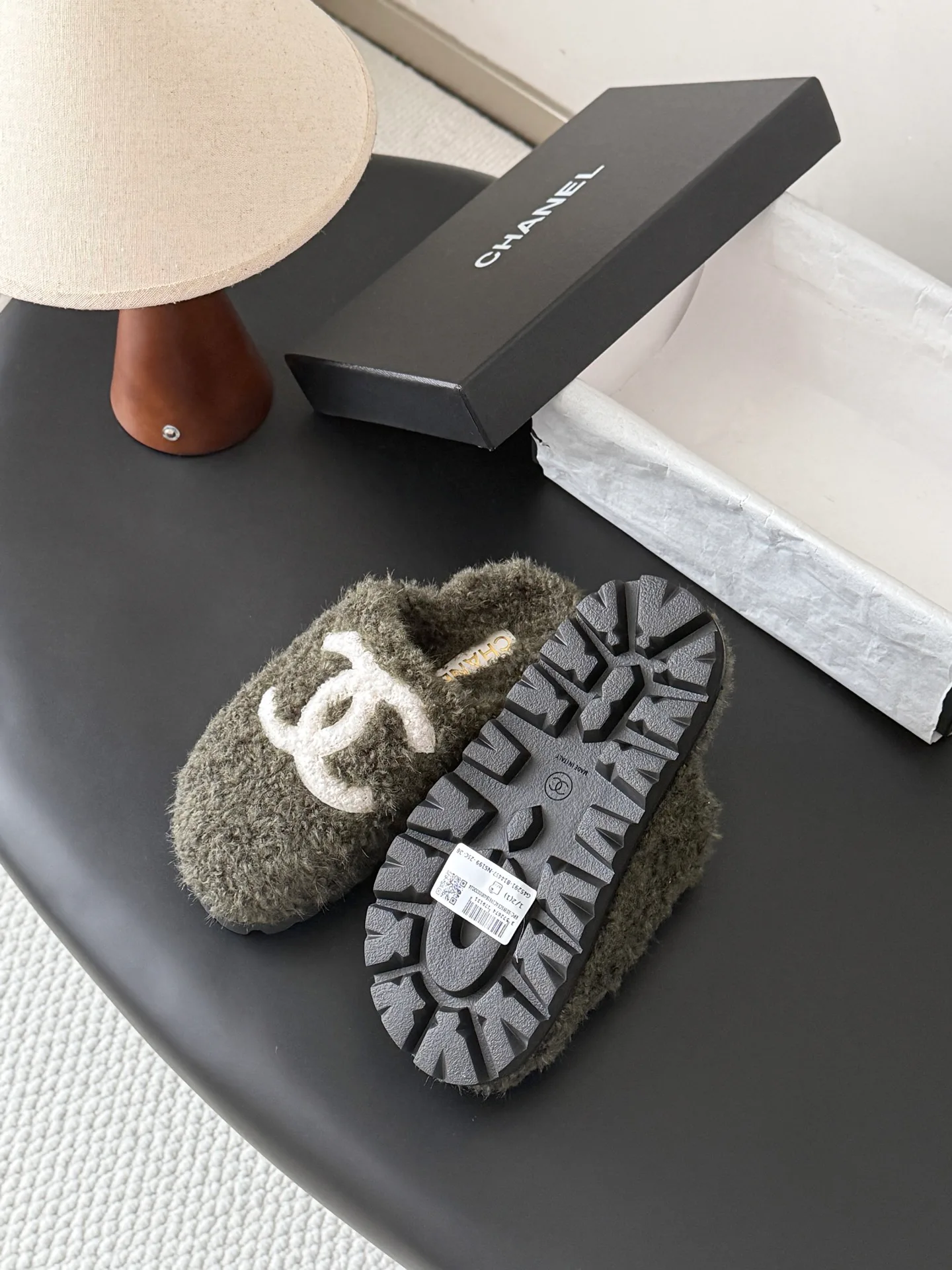 Тапочки Женские Chanel 18700056