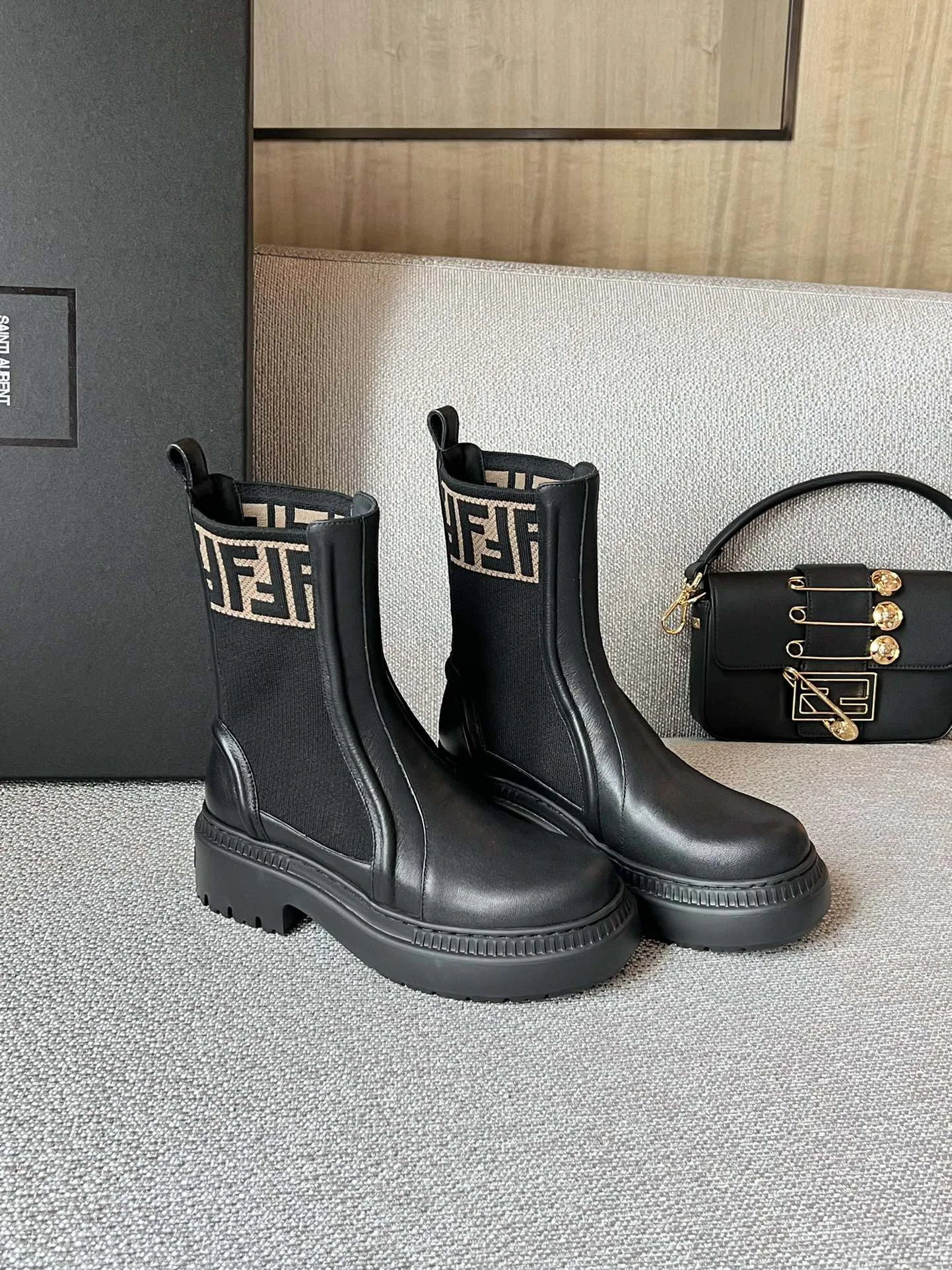 Ботинки Женские Fendi 18860042