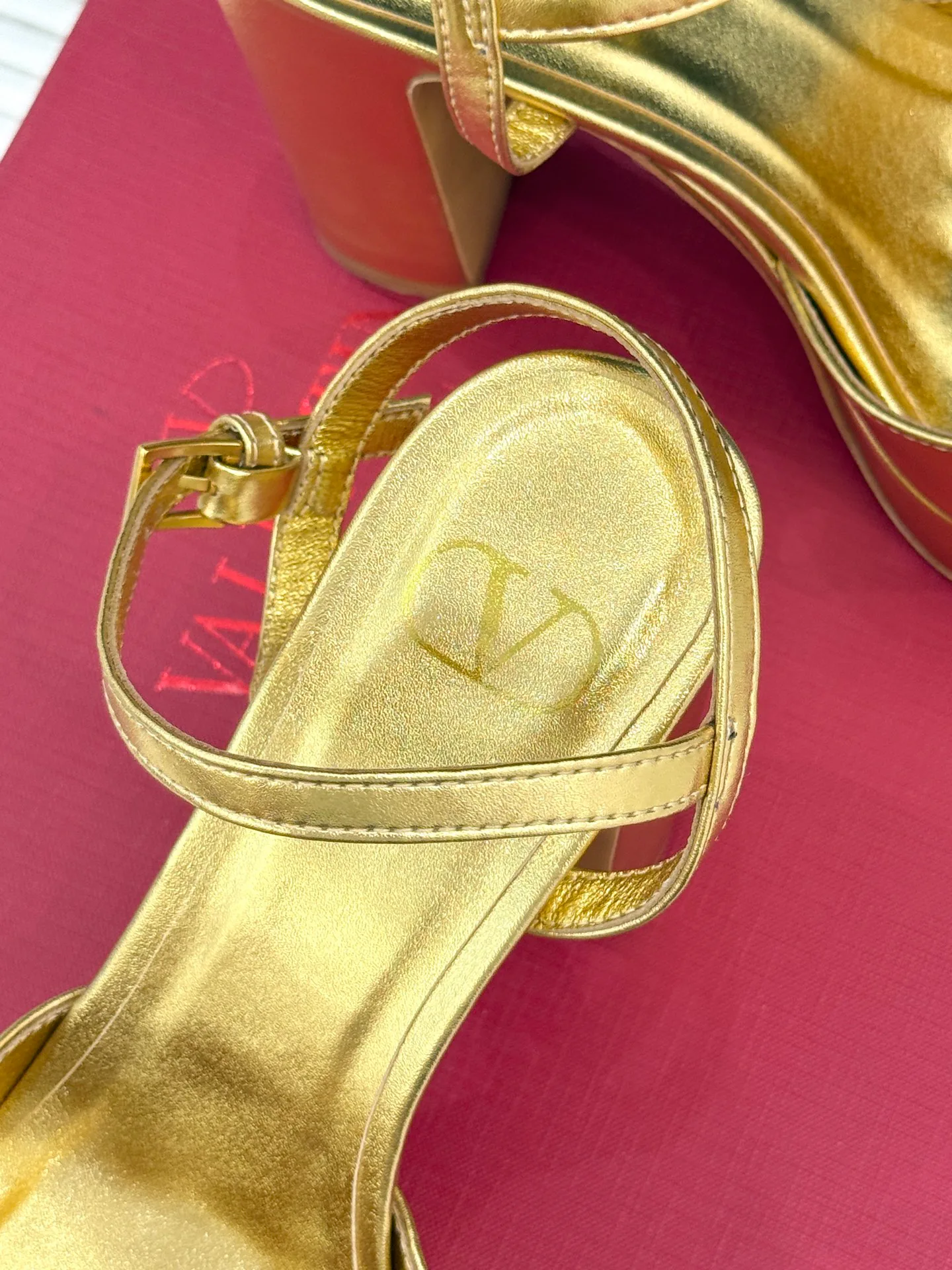 Босоножки Женские Valentino 19577241