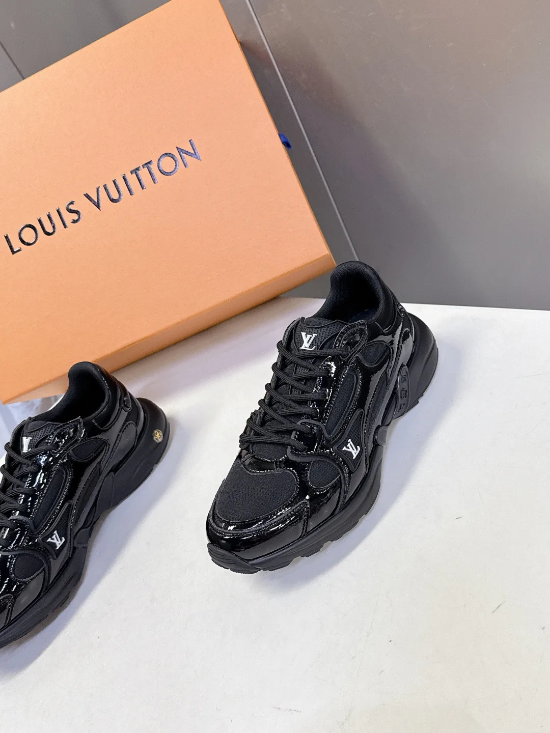 Кроссовки Женские Louis Vuitton 10455675