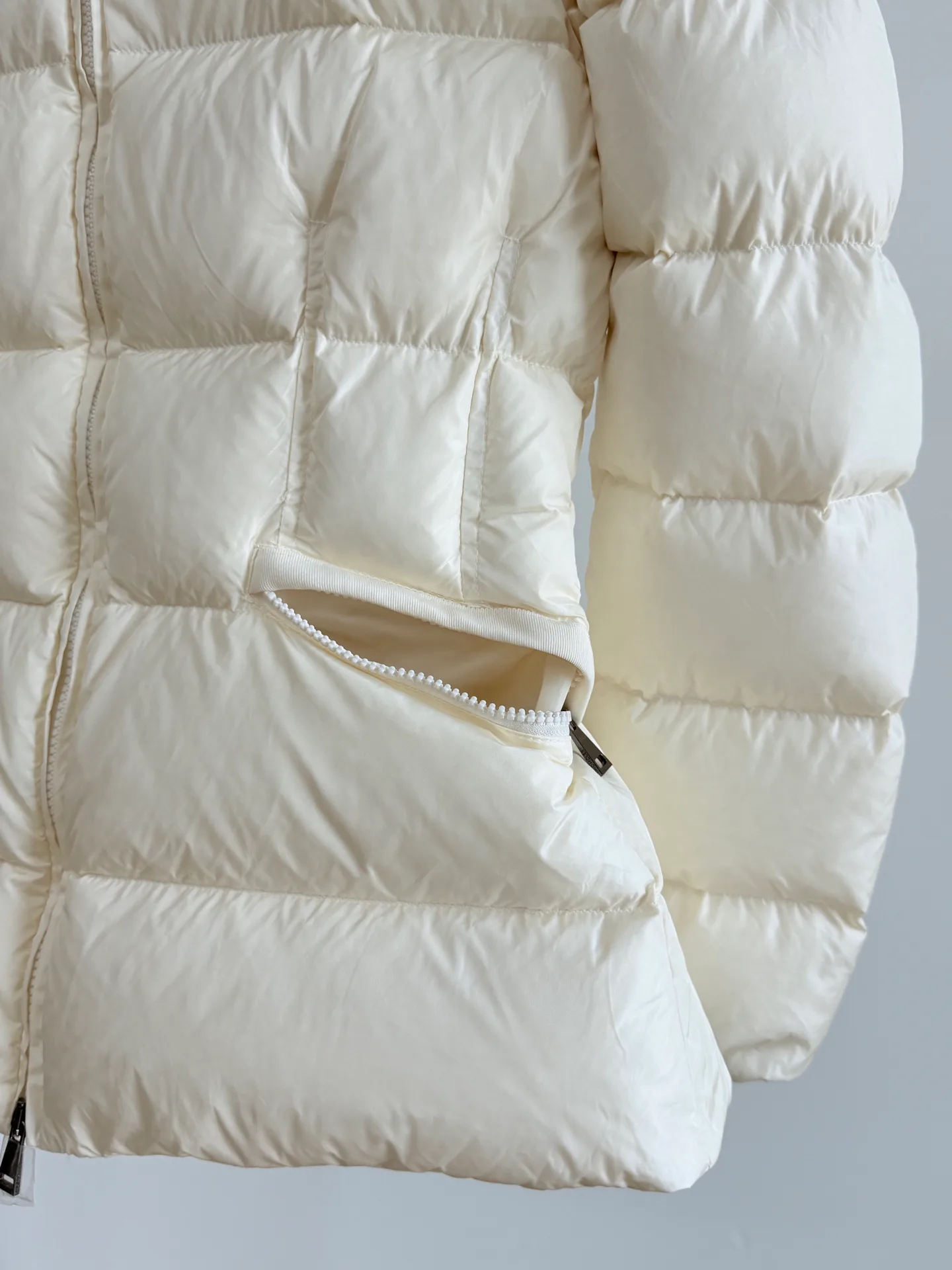 Куртки И Пуховики Женские Moncler 18615769