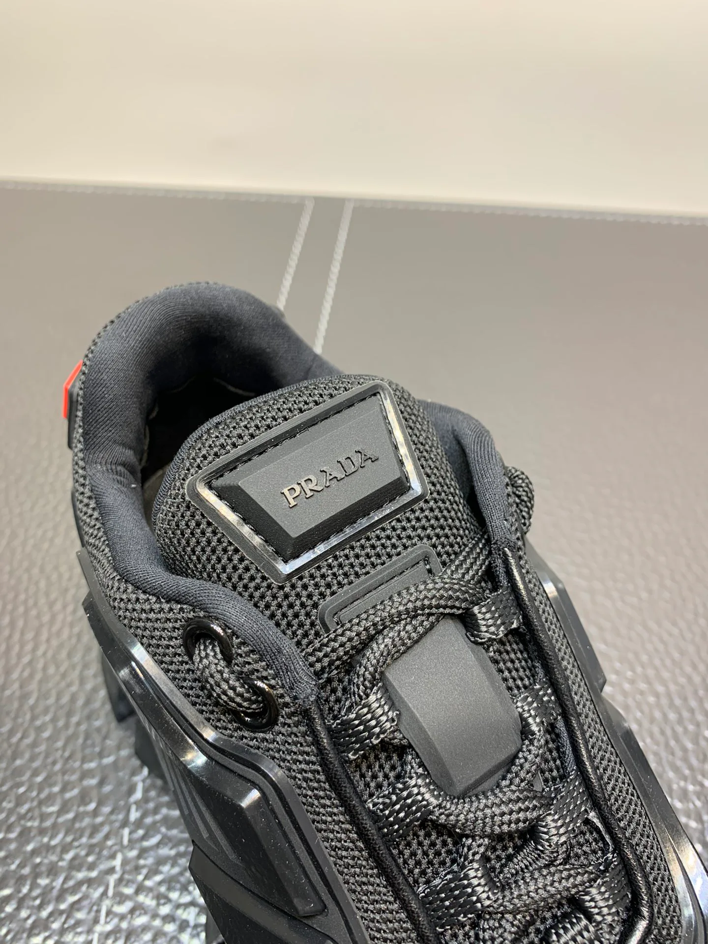 Кроссовки Женские Prada 28280