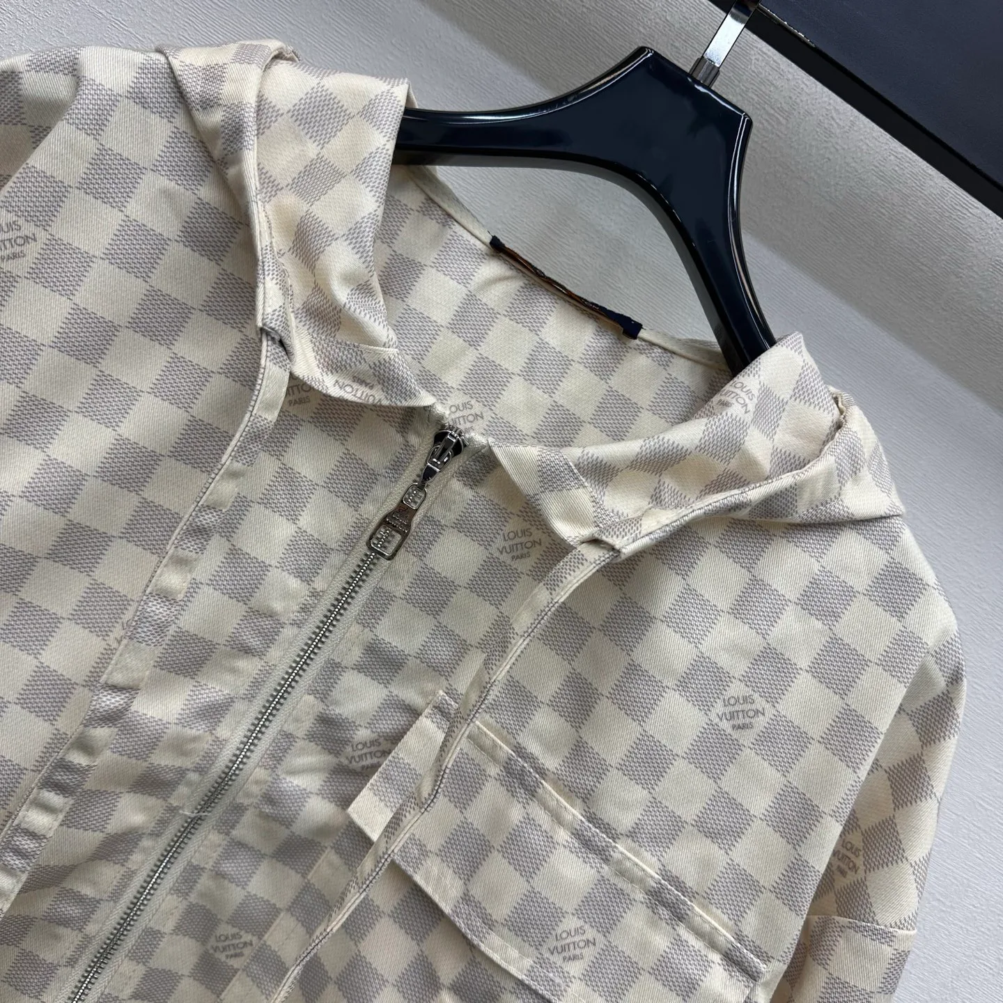Куртки И Пуховики Женские Louis Vuitton 18228475