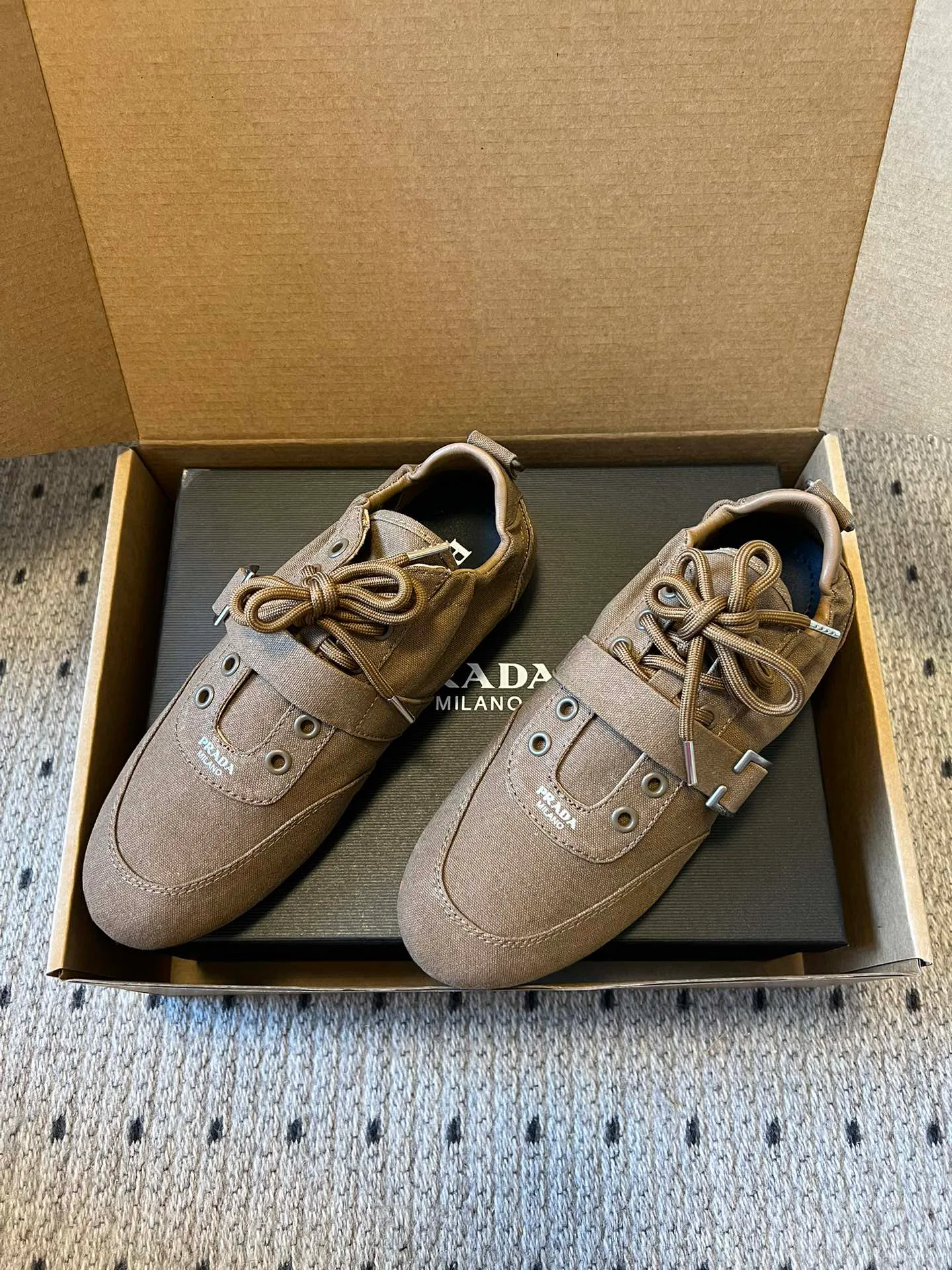 Кроссовки Женские Prada 602537