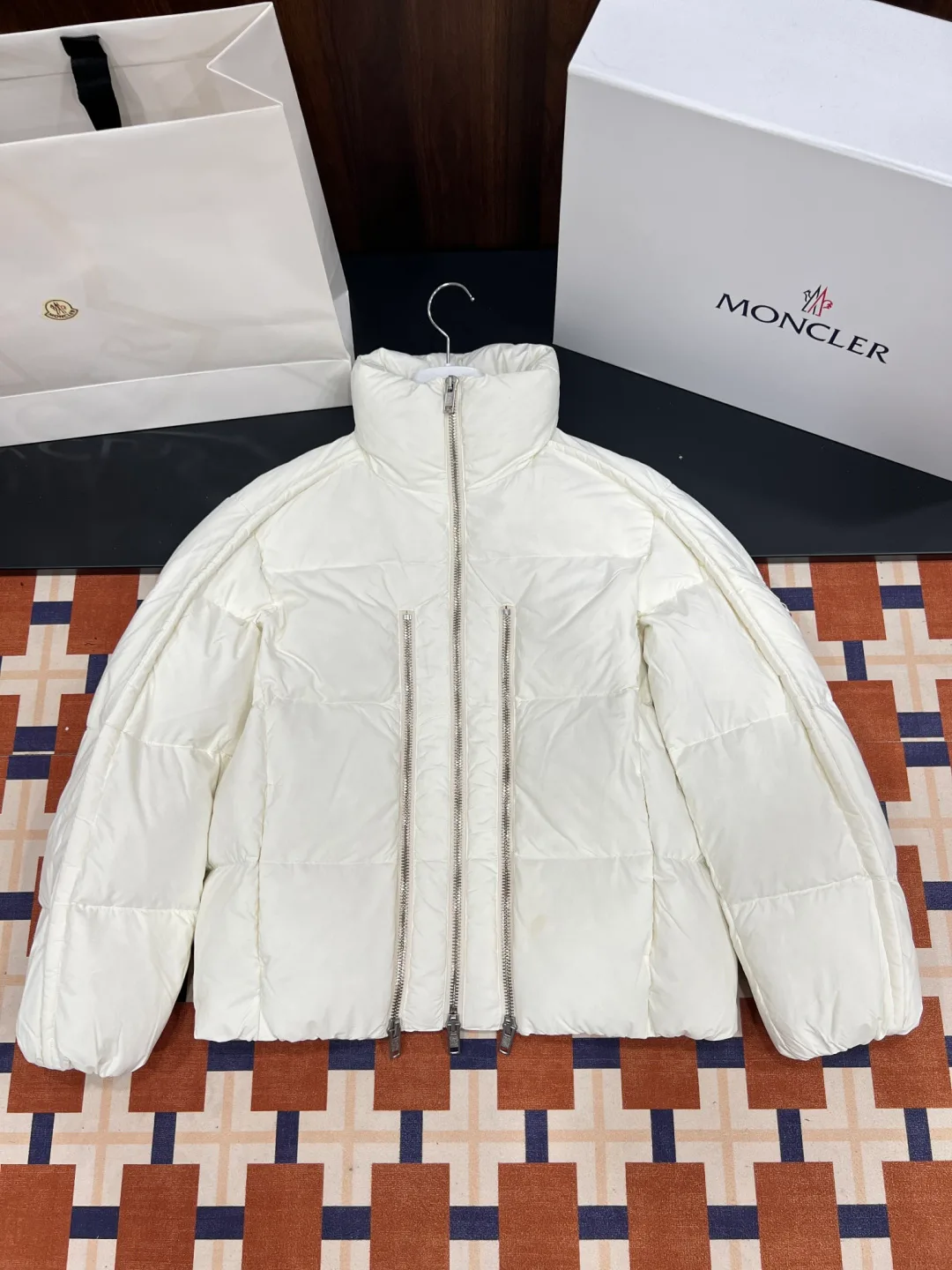 Куртки И Пуховики Женские Moncler 18127862