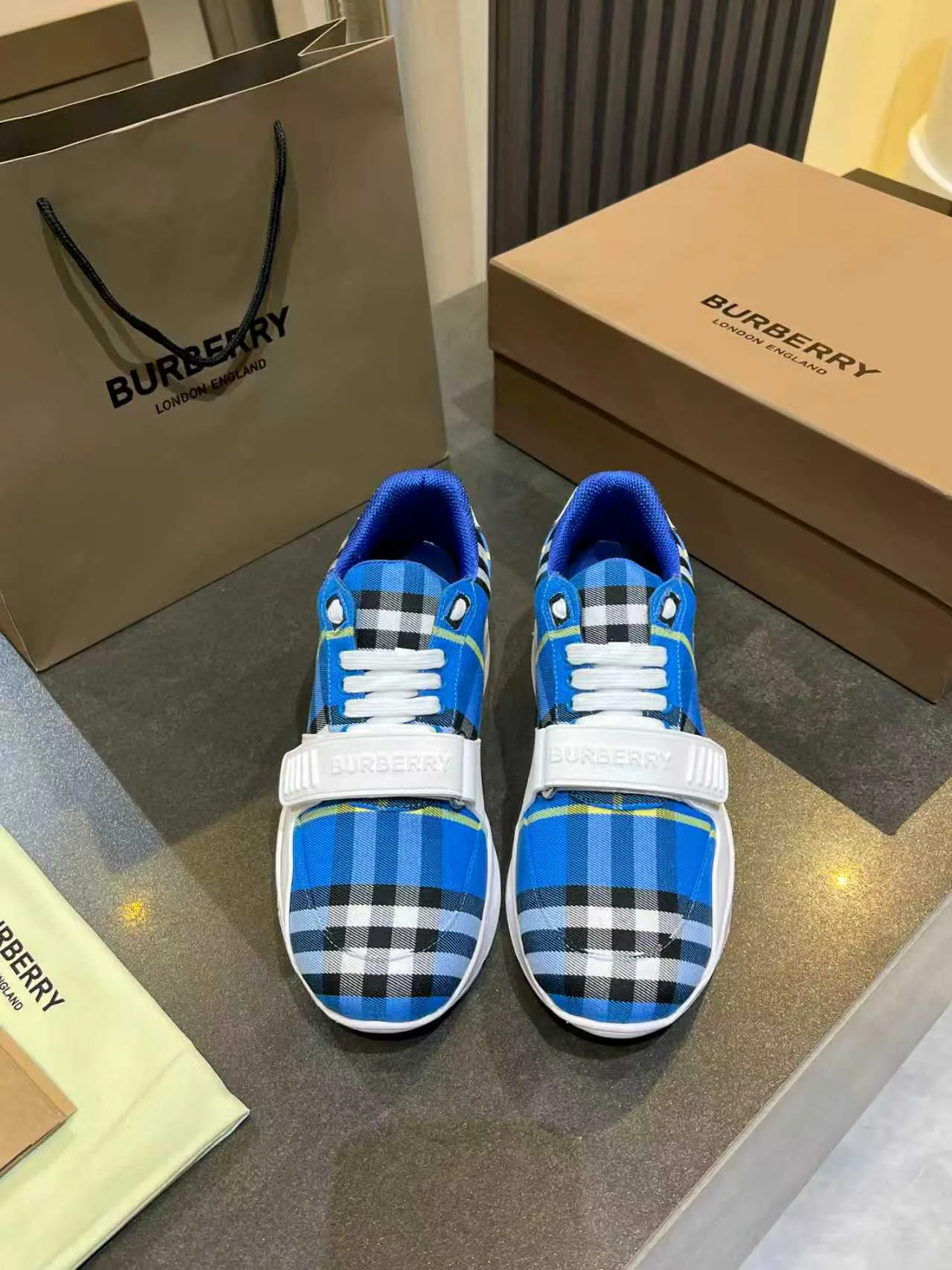 Кроссовки Женские Burberry 694270