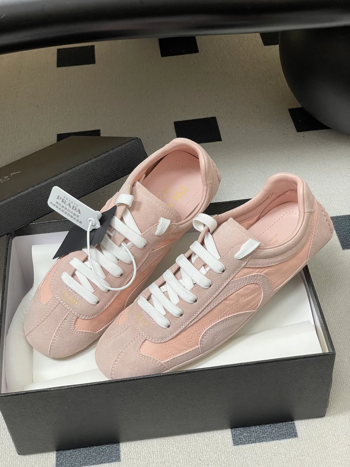 Кроссовки Женские Prada 12810929